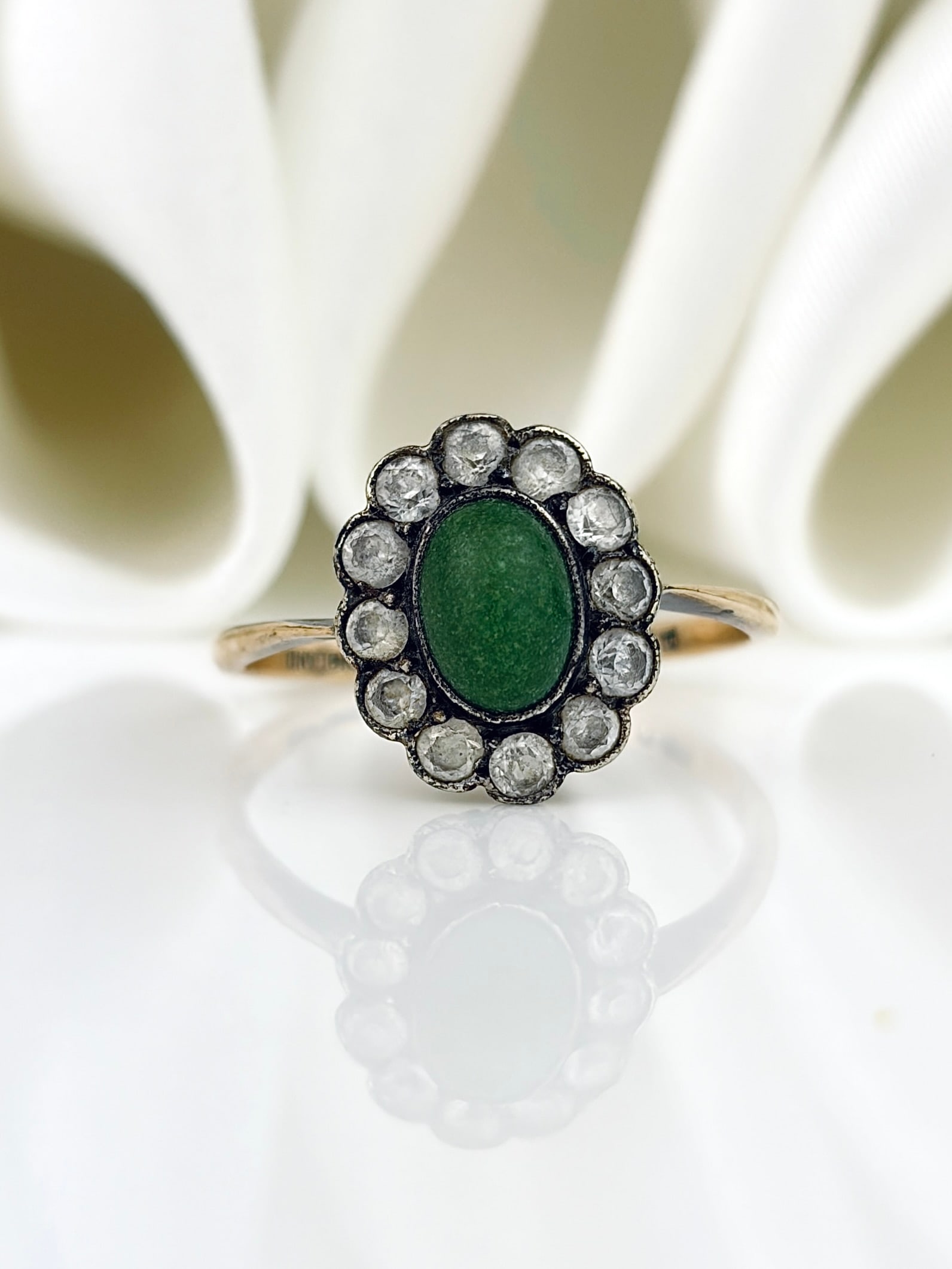 Wonderful 9ct Gold and Silver Cluster Ring: Wonderful 9ct gold