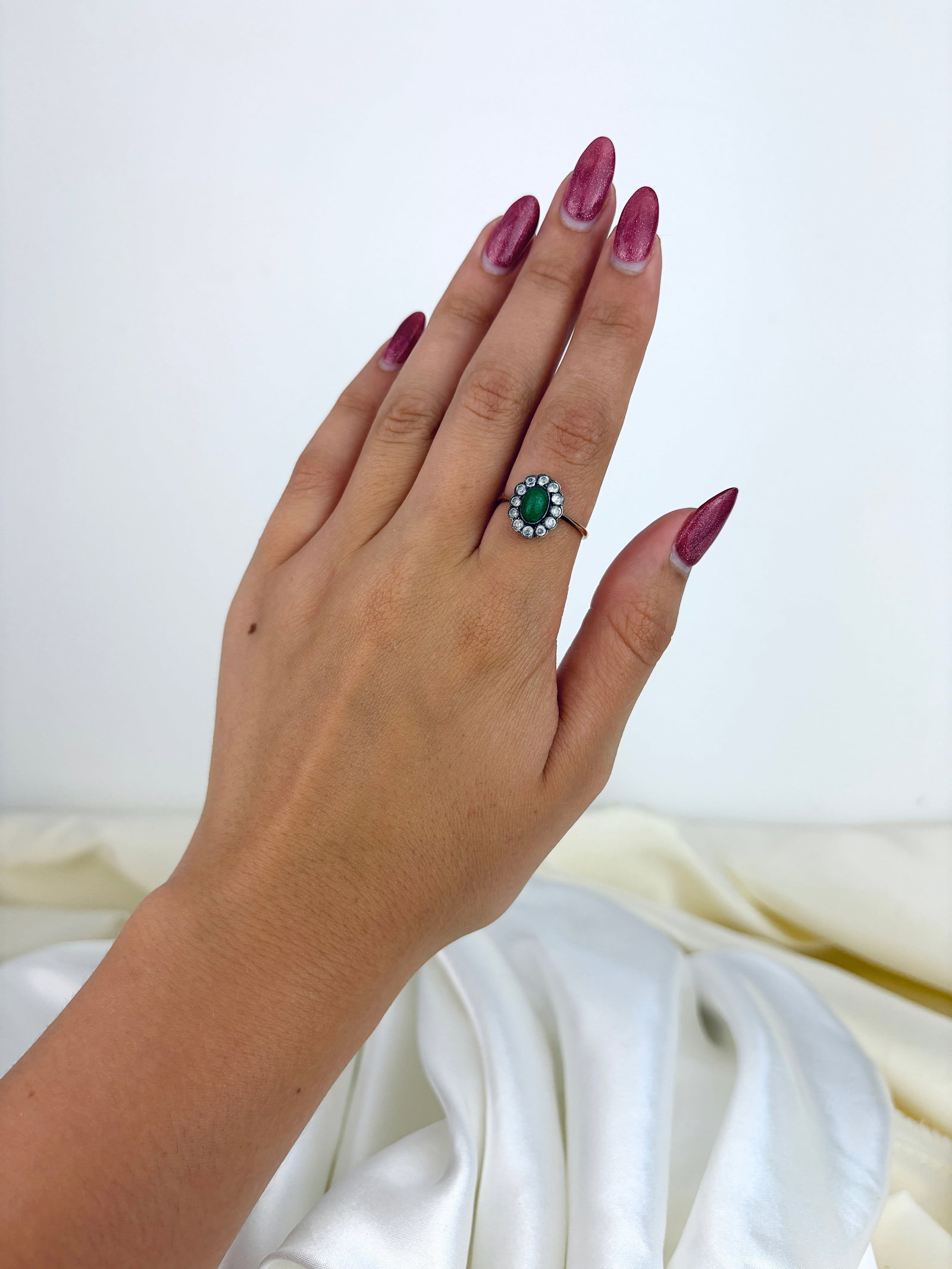 Wonderful 9ct Gold and Silver Cluster Ring - 7