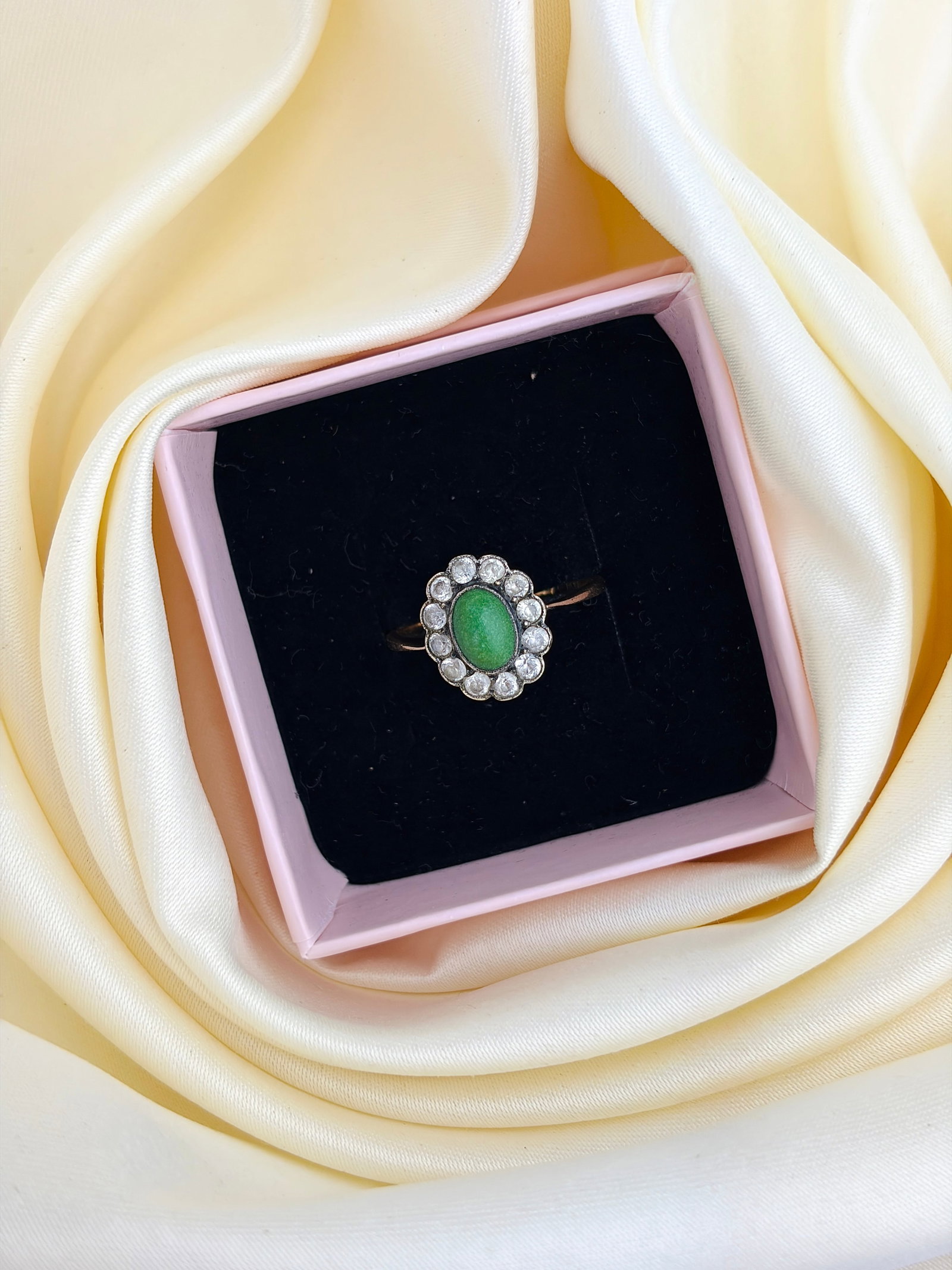 Wonderful 9ct Gold and Silver Cluster Ring - 9