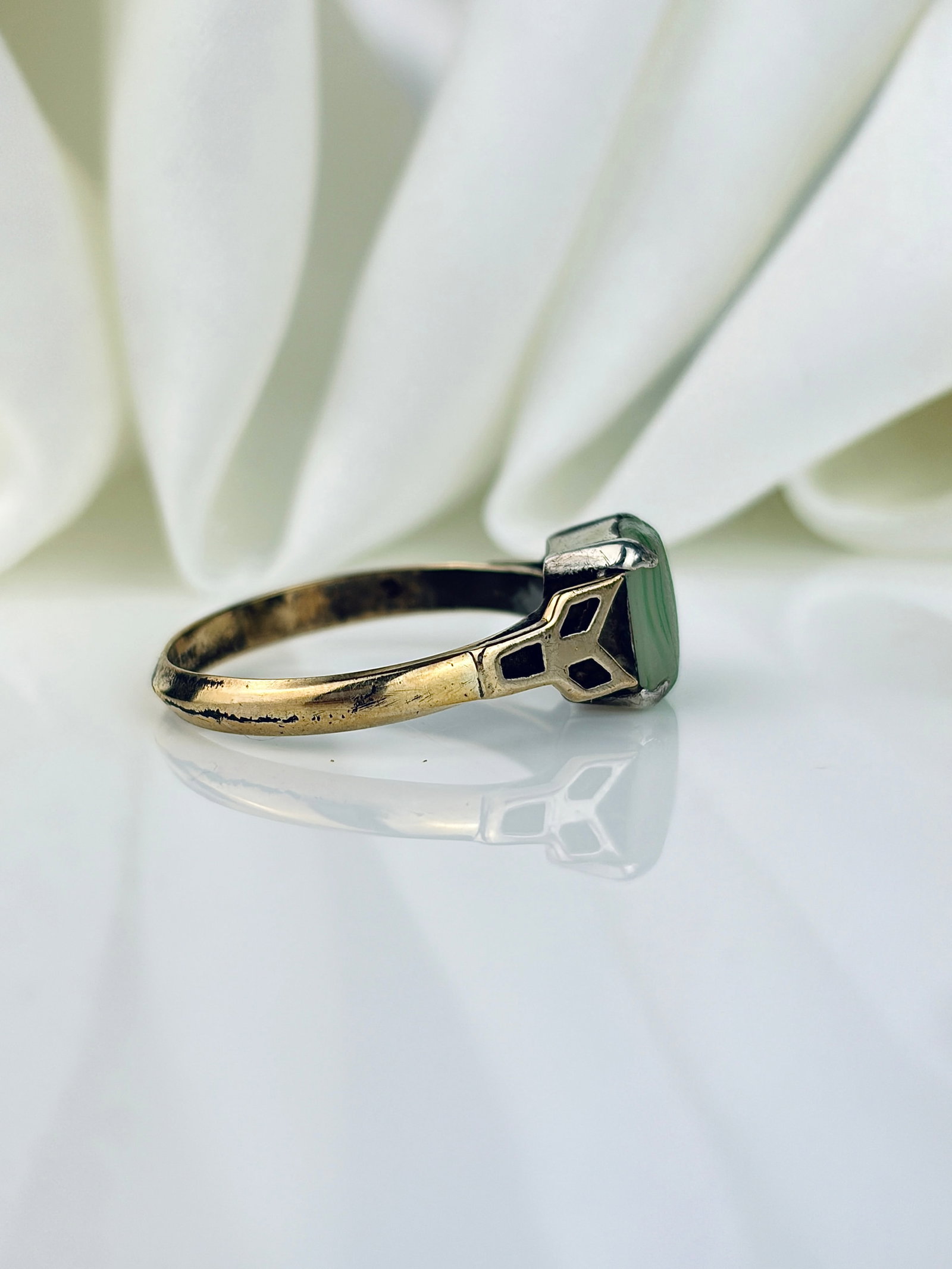 9CT GOLD AND SILVER SET GREEN STONE RING - 2