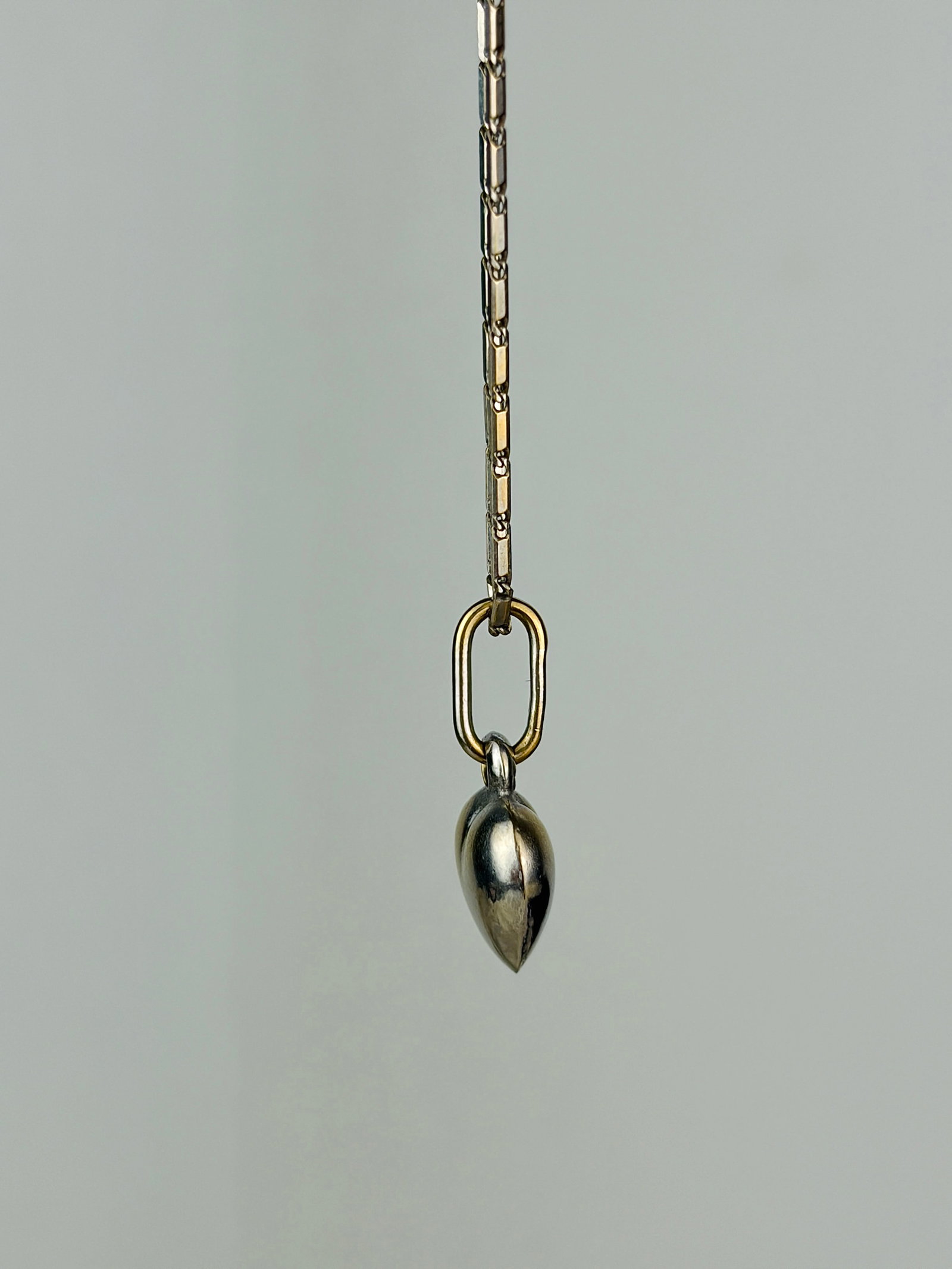 SWEET 18CT WHITE GOLD HEART PENDANT ON 18CT WHITE GOLD CHAIN - 2