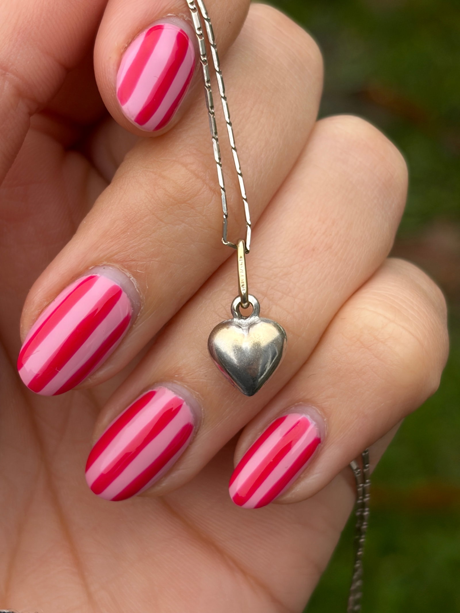 SWEET 18CT WHITE GOLD HEART PENDANT ON 18CT WHITE GOLD CHAIN - 7