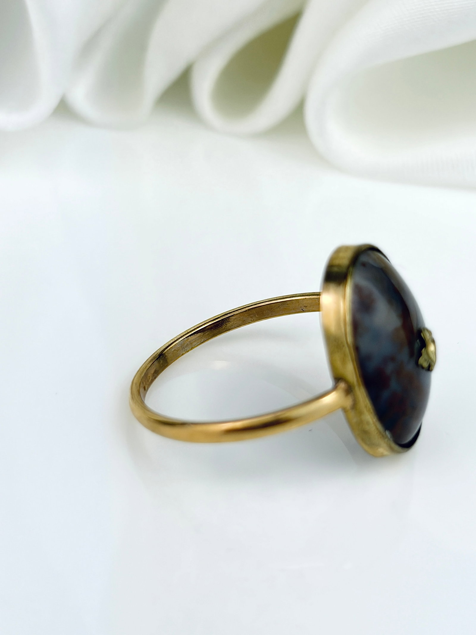 ANTIQUE 9CT YELLOW GOLD MOSS AGATE RING - 4