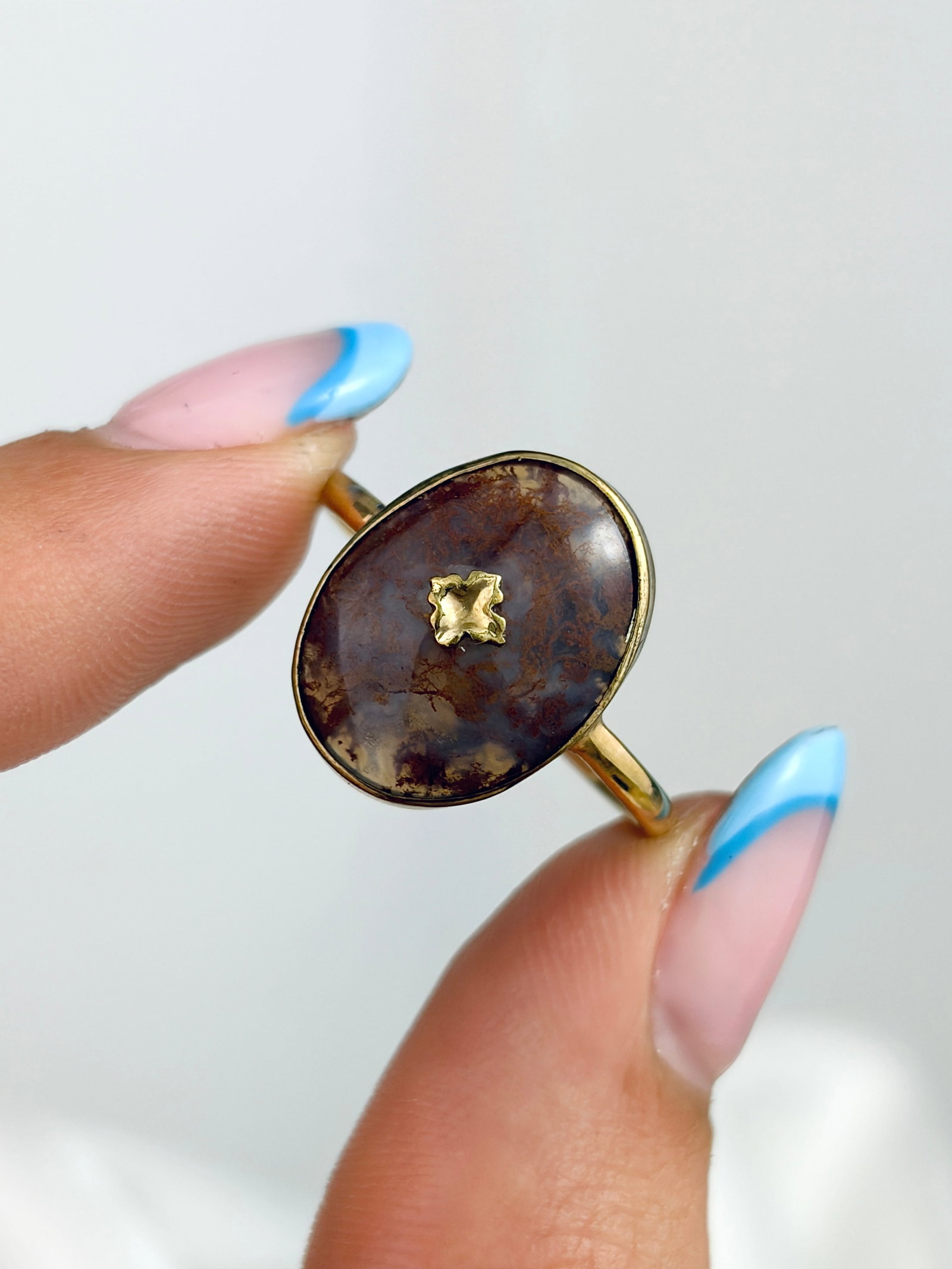 ANTIQUE 9CT YELLOW GOLD MOSS AGATE RING - 5