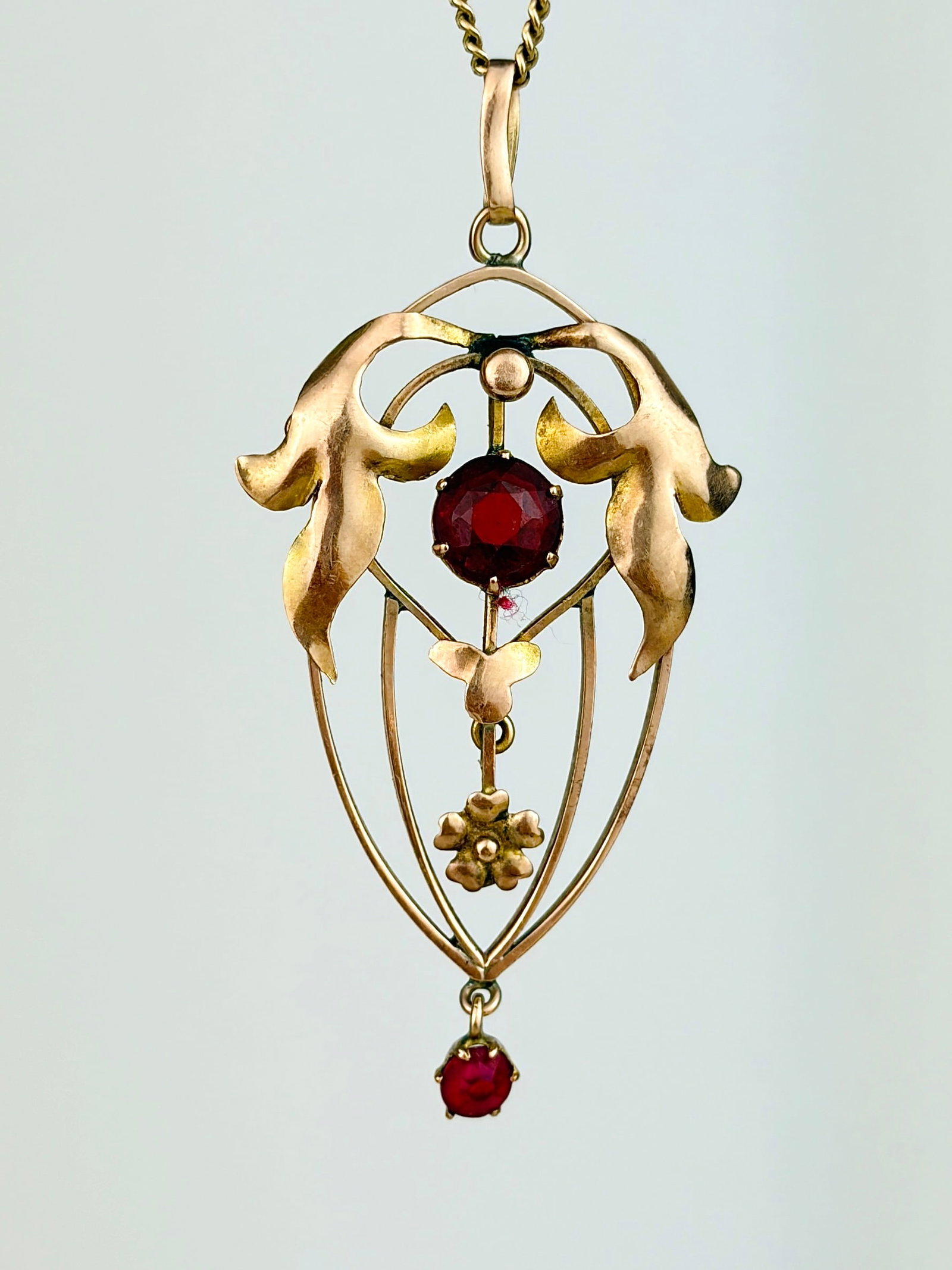 ANTIQUE 9CT YELLOW GOLD ORNATE PENDANT WITH RED STONES AND FLOWER: ANTIQUE 9CT YELLOW GOLD ORNATE PENDANT WITH RED STONES AND FLOWER Adorable design!