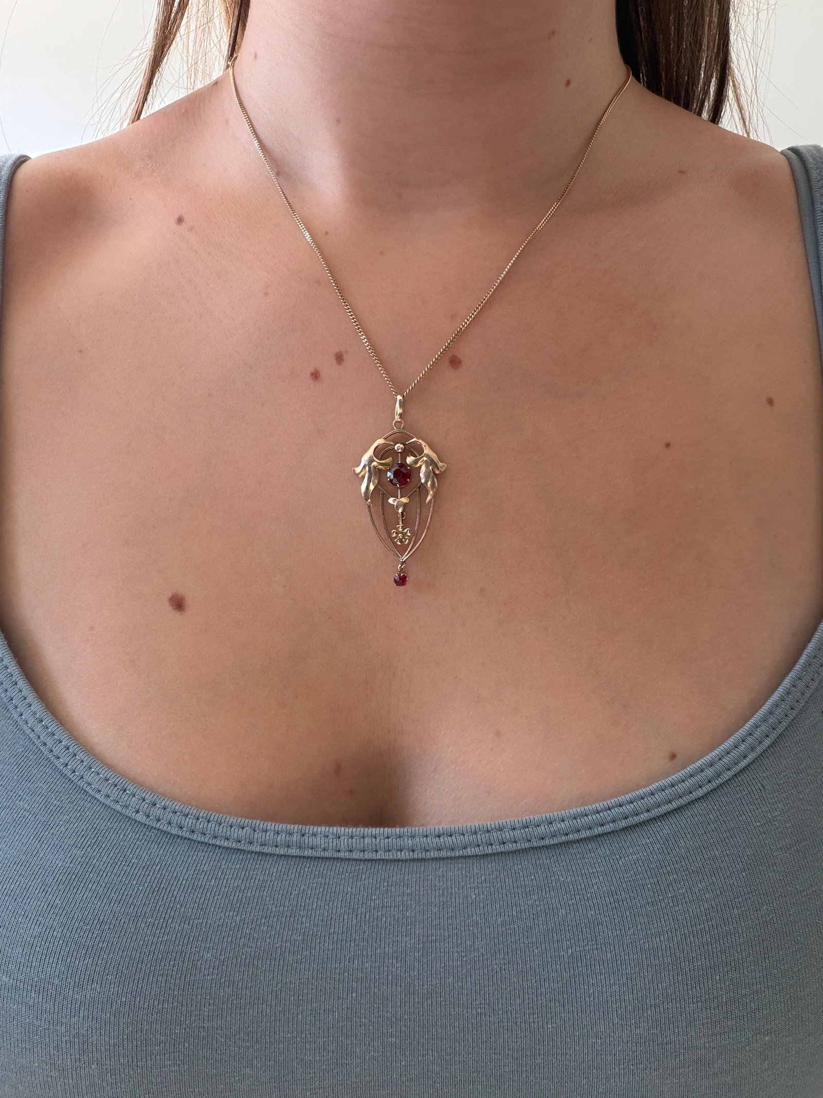 ANTIQUE 9CT YELLOW GOLD ORNATE PENDANT WITH RED STONES AND FLOWER - 2