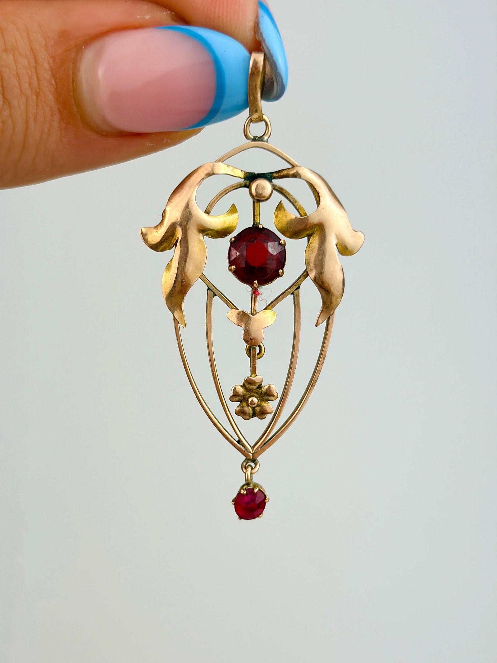 ANTIQUE 9CT YELLOW GOLD ORNATE PENDANT WITH RED STONES AND FLOWER - 3
