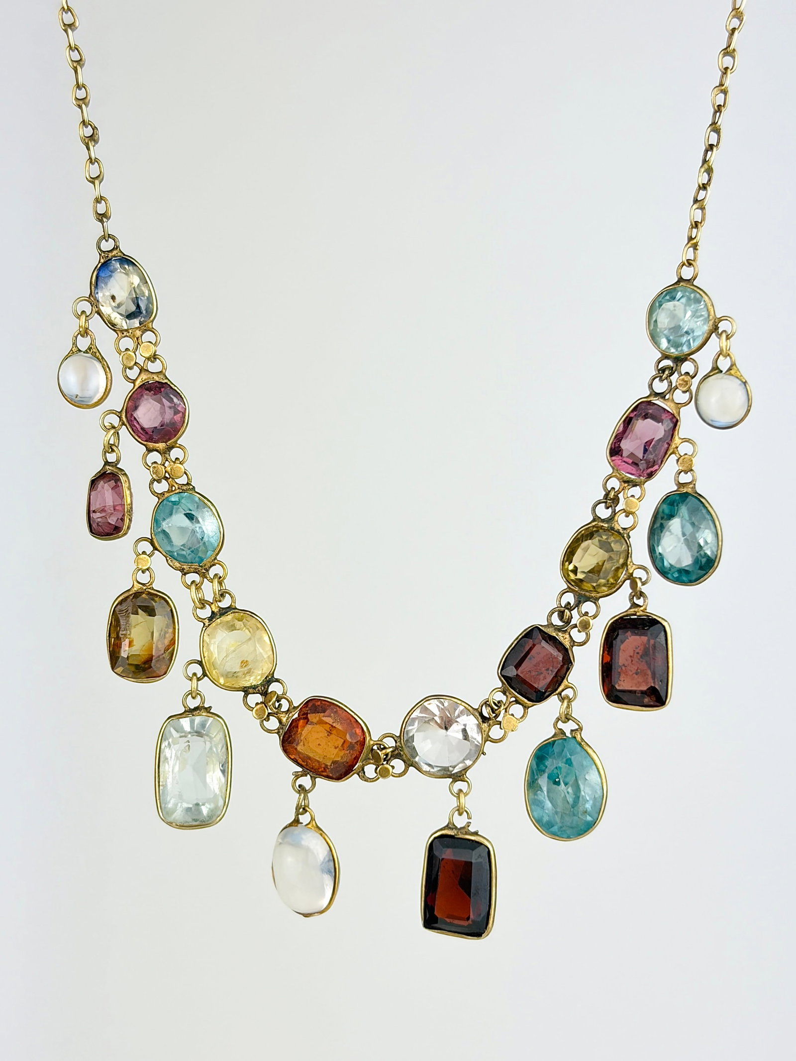 ANTIQUE MULTIGEMSTONE HARLEQUIN FRINGE NECKLACE IN GOLD: ANTIQUE MULTIGEMSTONE HARLEQUIN FRINGE NECKLACE IN GOLD Striking necklace featuring drops of multi-coloured gemstones including rubies, garnets, topaz, moonstone, citrine and yellow sapphire!