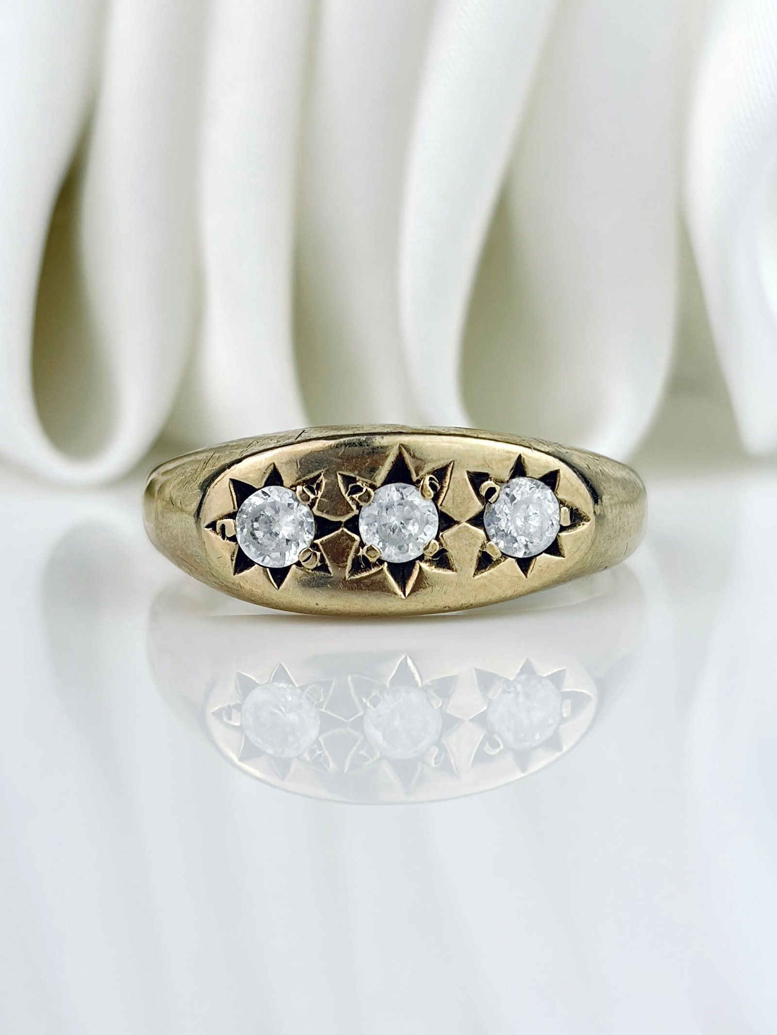 Chunky Vintage 9ct Yellow Gold White 3 Stone Star Set Ring: Chunky Vintage 9ct Yellow Gold White 3 Stone Star Set Ring