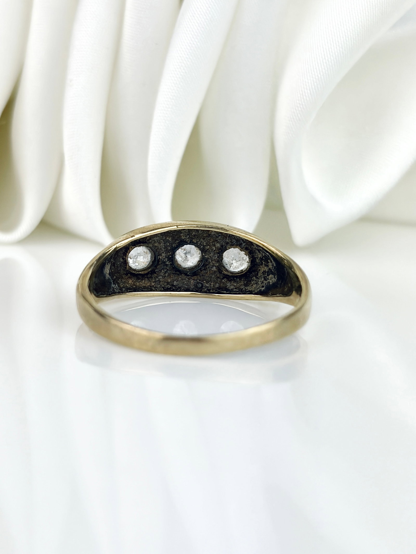Chunky Vintage 9ct Yellow Gold White 3 Stone Star Set Ring - 3
