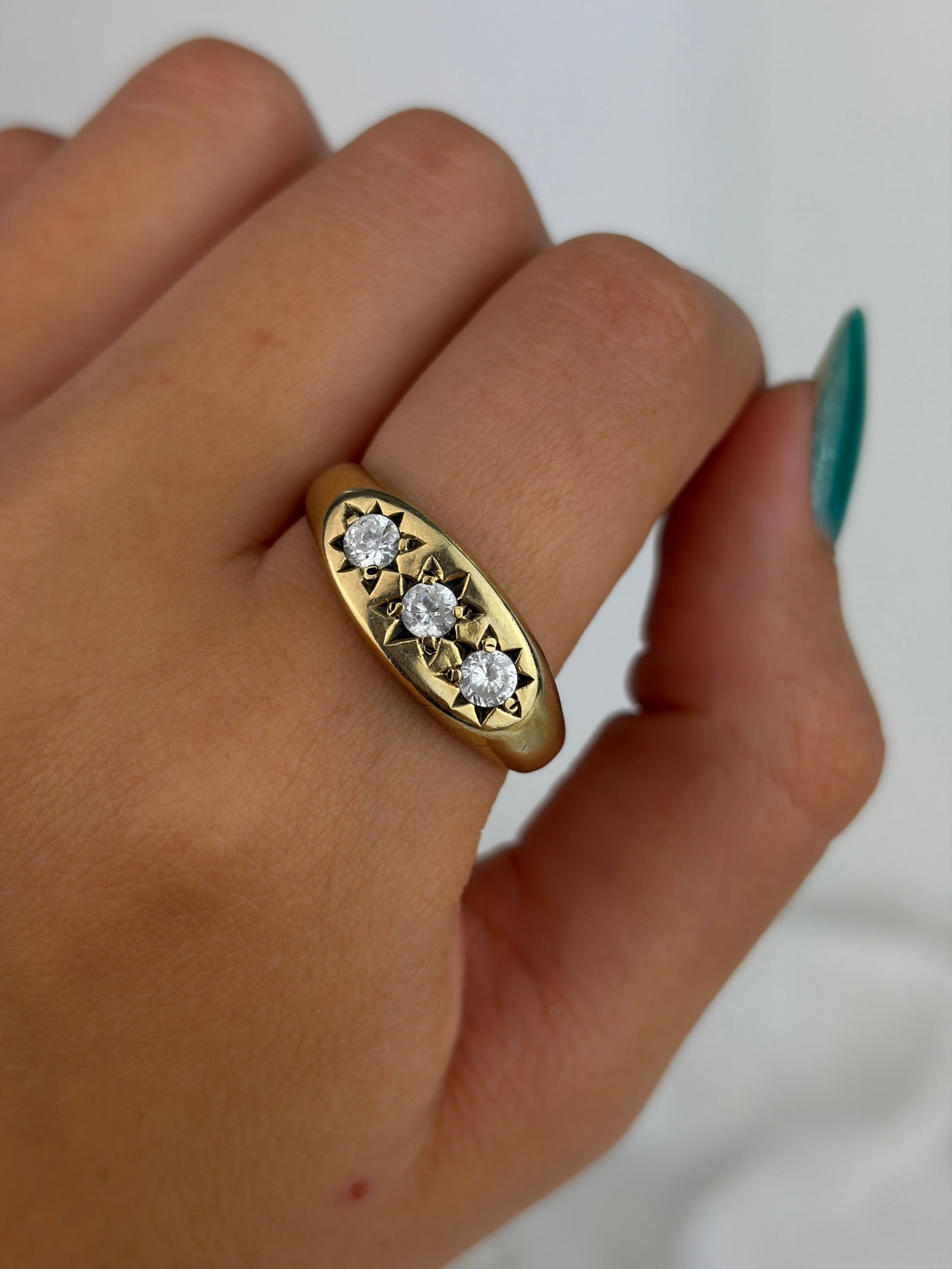 Chunky Vintage 9ct Yellow Gold White 3 Stone Star Set Ring - 8