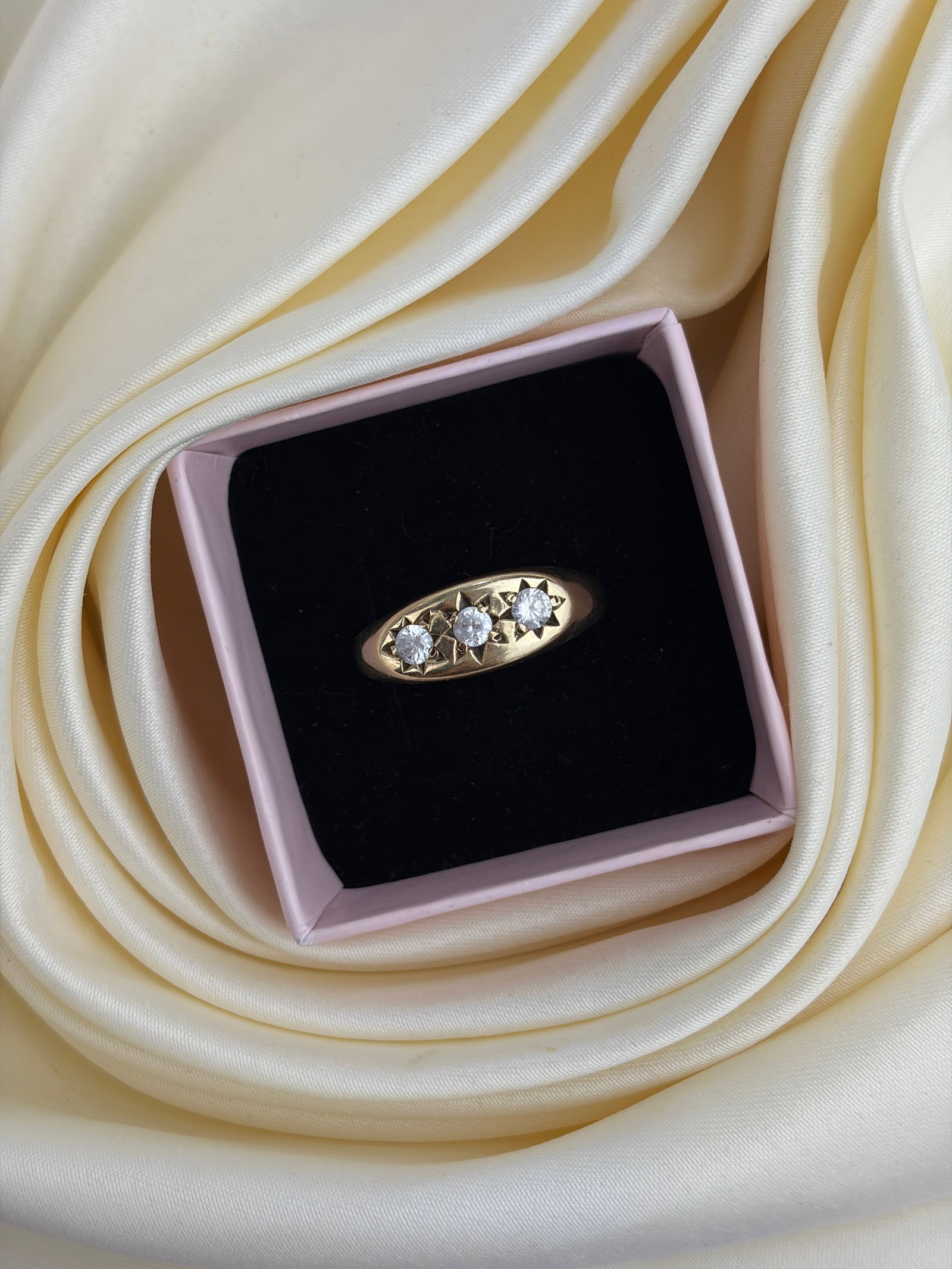 Chunky Vintage 9ct Yellow Gold White 3 Stone Star Set Ring - 9