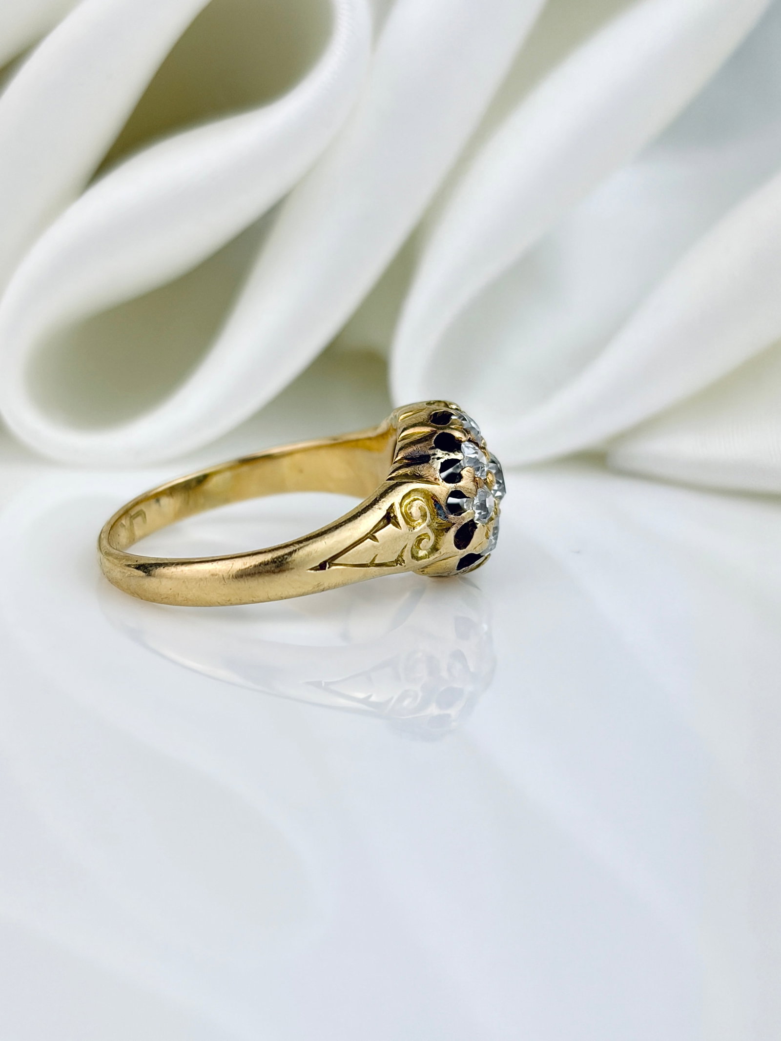 Antique 18ct Yellow Gold Diamond Cluster Ring - 2