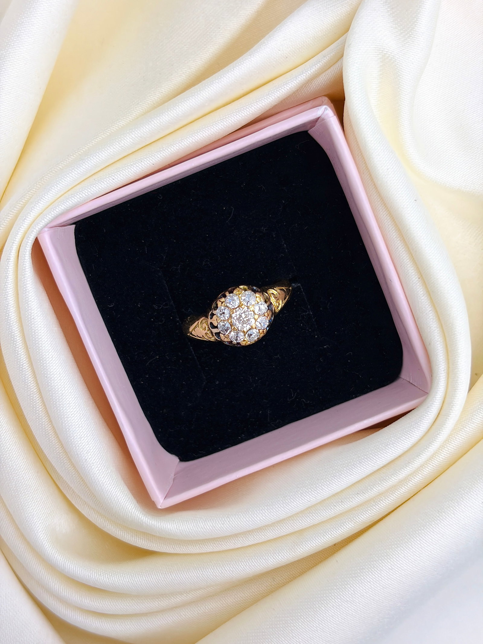 Antique 18ct Yellow Gold Diamond Cluster Ring - 9