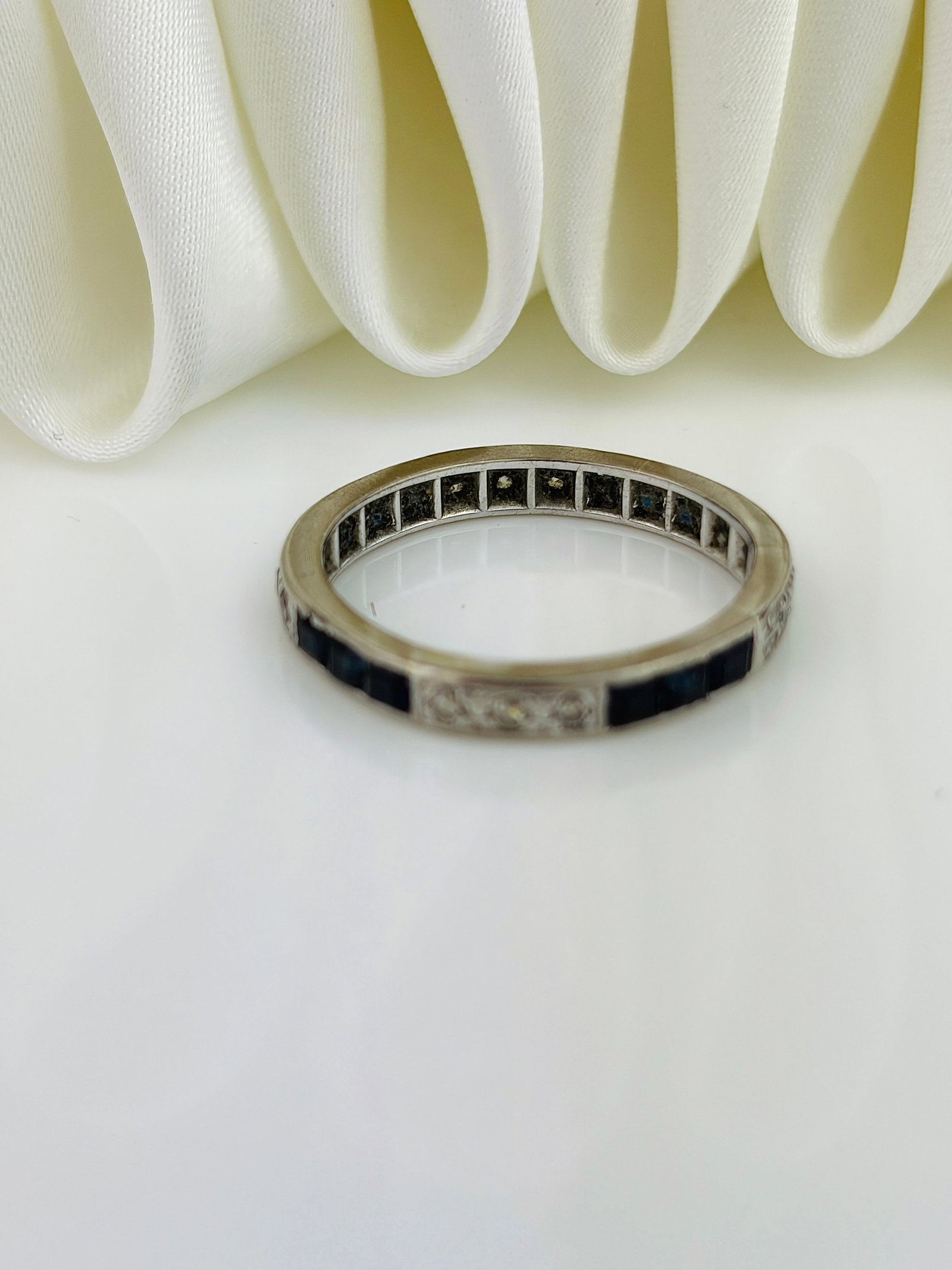 ANTIQUE WHITE GOLD SAPPHIRE AND DIAMOND FULL ETERNITY BAND RING - 2