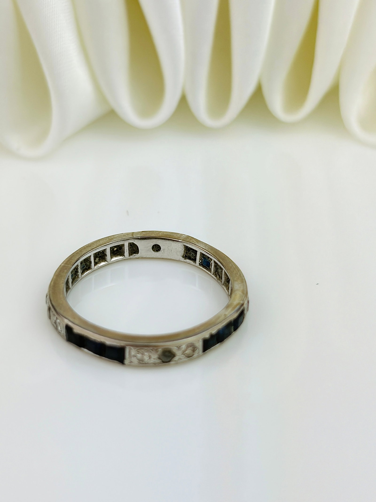 ANTIQUE WHITE GOLD SAPPHIRE AND DIAMOND FULL ETERNITY BAND RING - 3