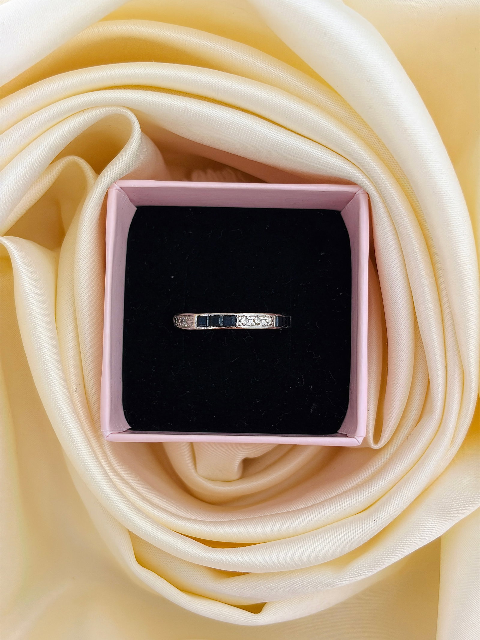 ANTIQUE WHITE GOLD SAPPHIRE AND DIAMOND FULL ETERNITY BAND RING - 6