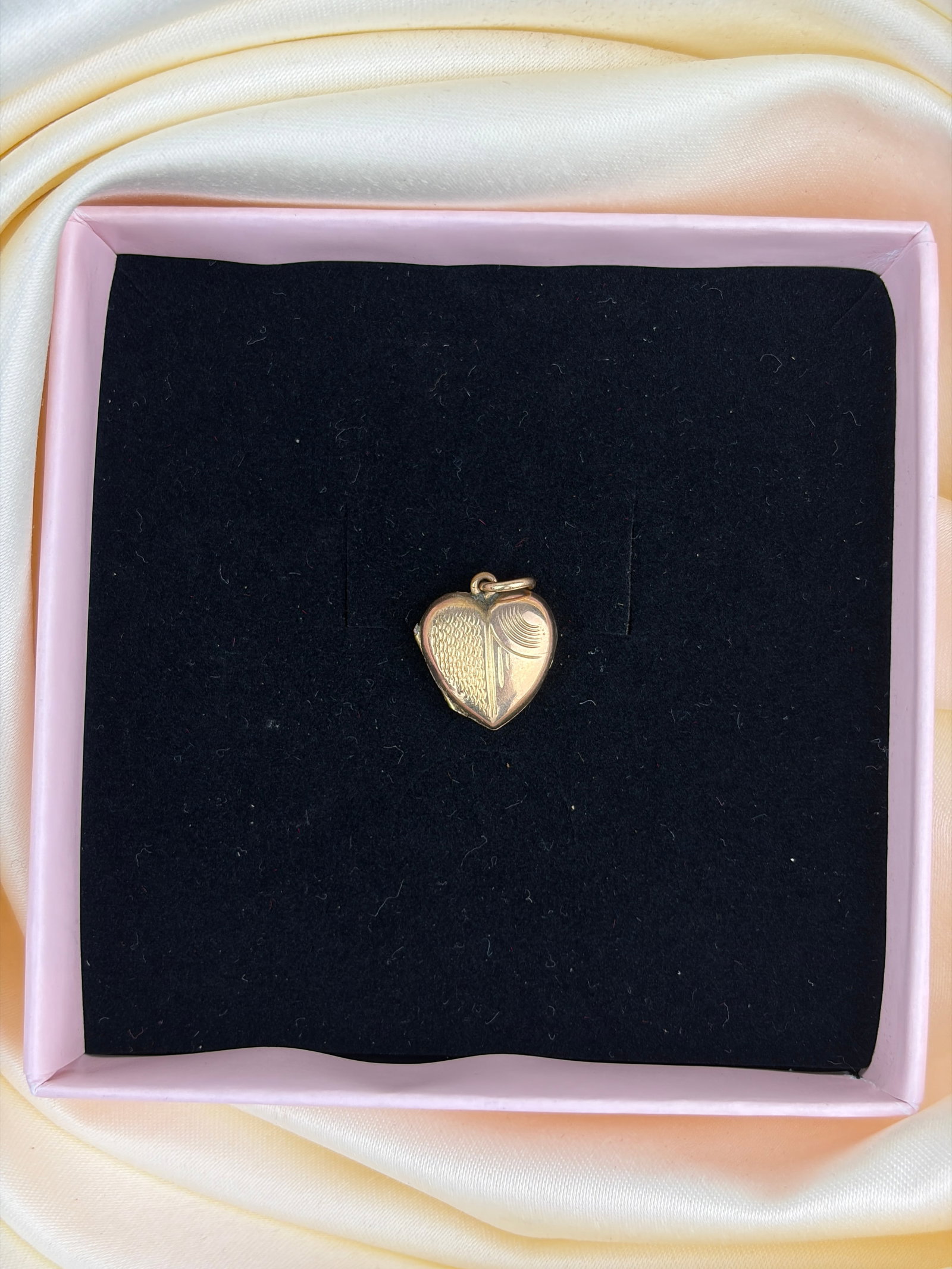 sweet vintage 9ct gold F&B heart locket pendant - 5