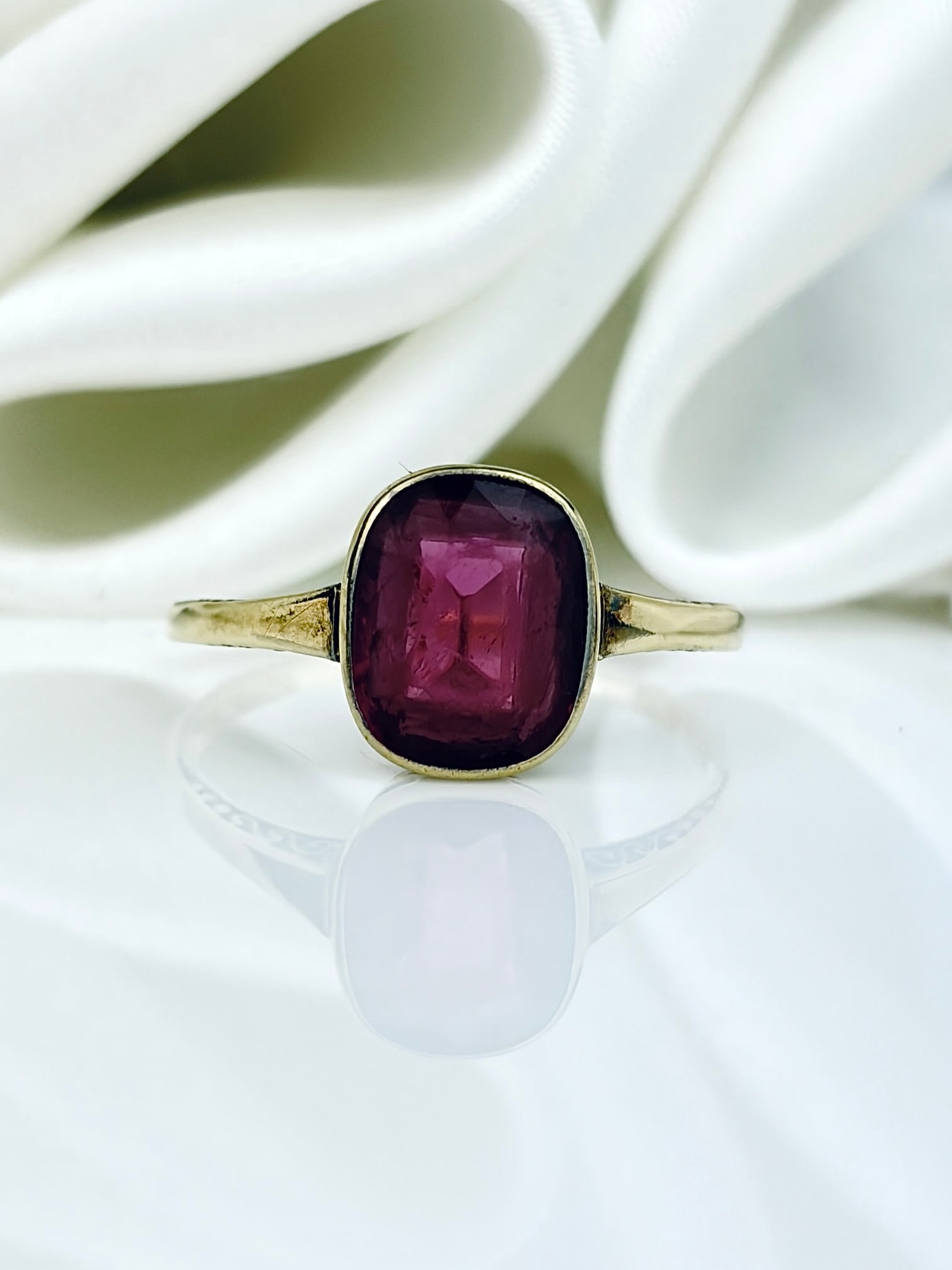 Vintage 14ct Yellow Gold Pink Tourmaline Solitaire Ring: Vintage 14ct Yellow Gold Pink Tourmaline Solitaire Ring Beautiful pink tourmaline ring!