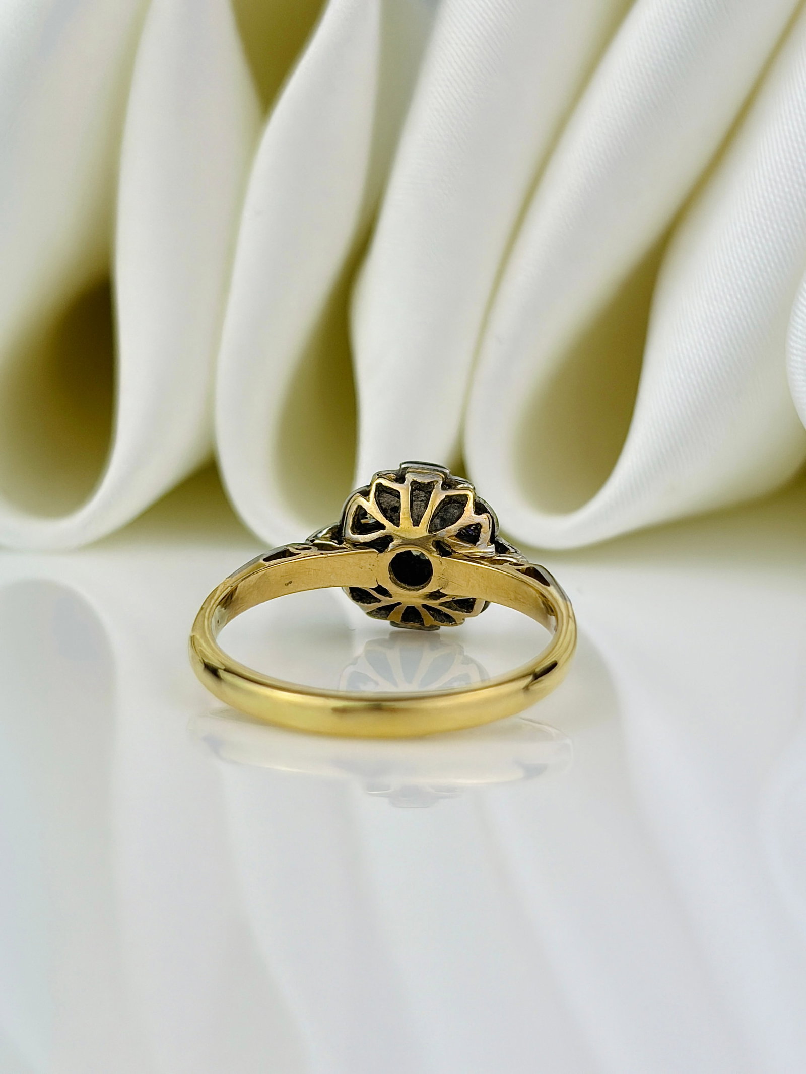 antique art deco era 18ct gold and platinum diamond ring - 3