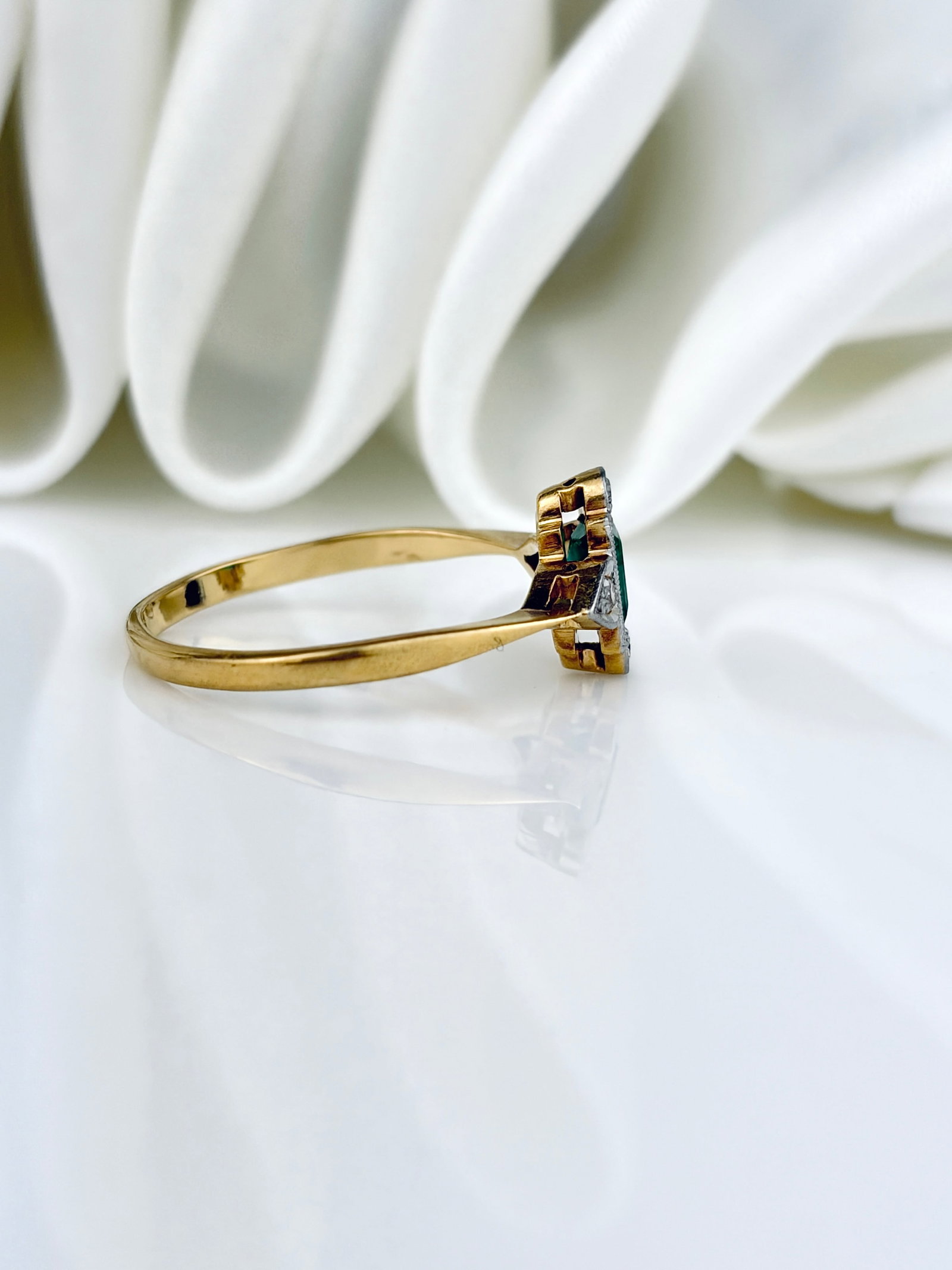 Antique Art Deco Era Emerald And Diamond Ring in 18ct Gold and Platinum - 2