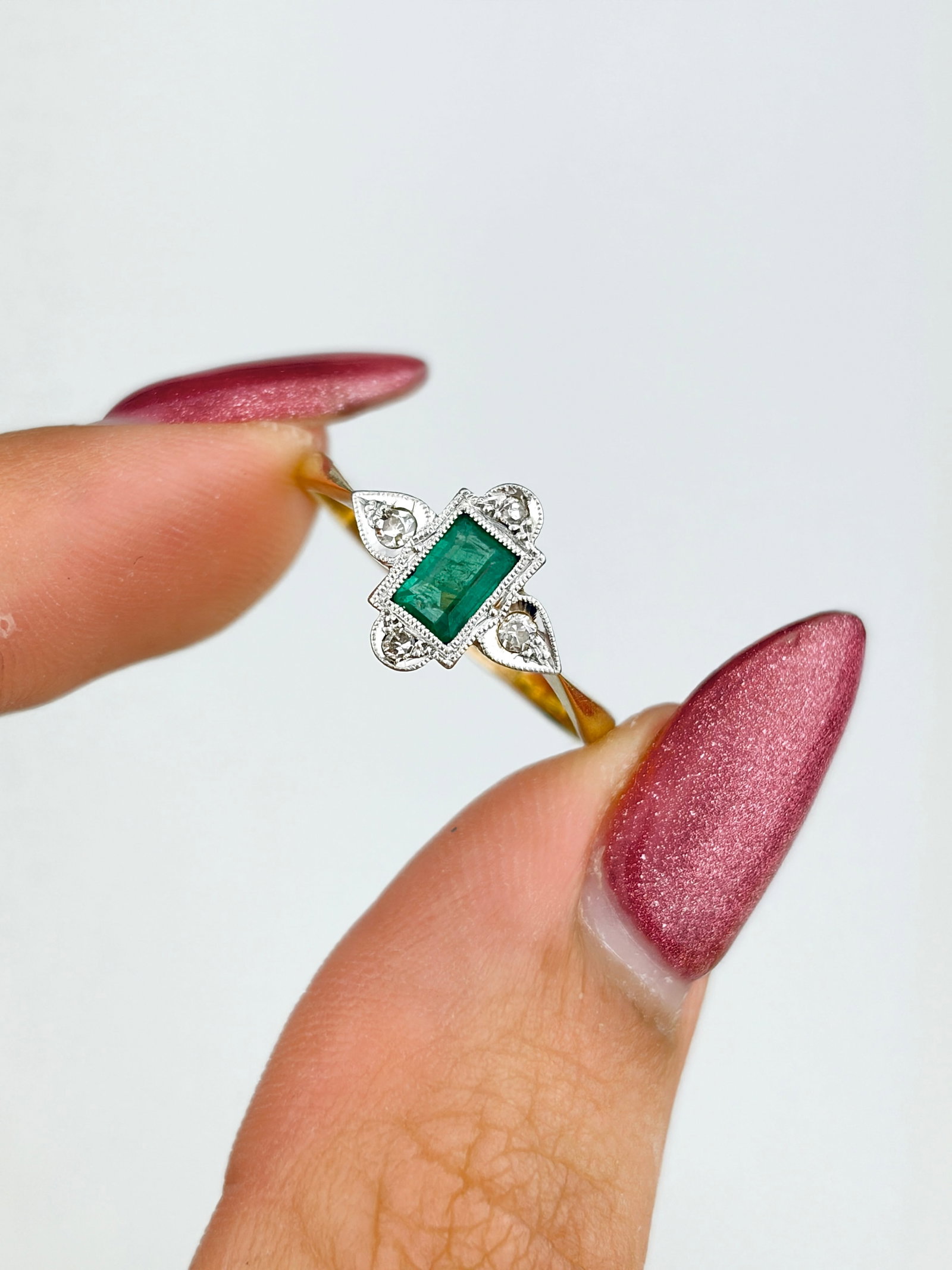 Antique Art Deco Era Emerald And Diamond Ring in 18ct Gold and Platinum - 5