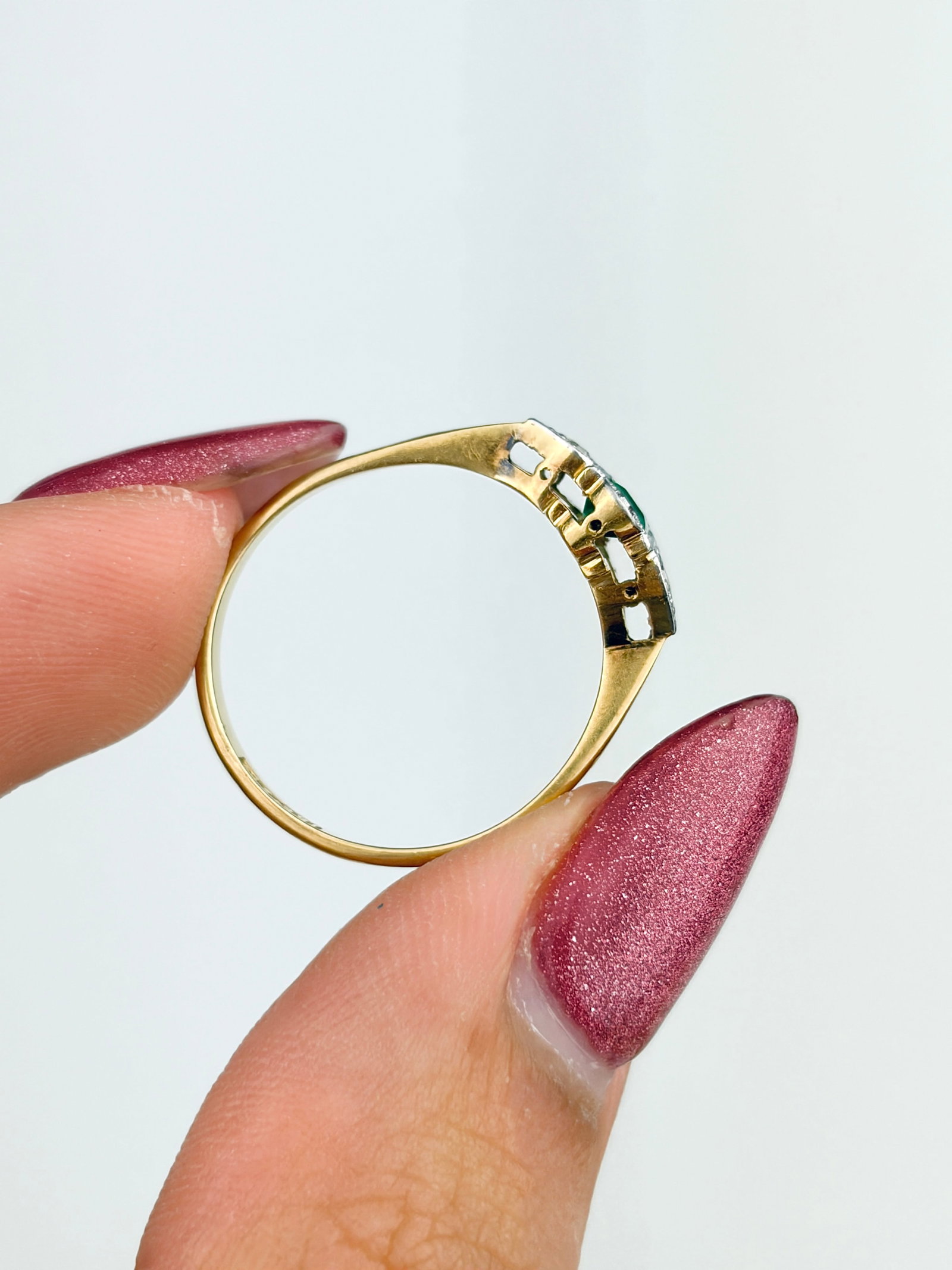 Antique Art Deco Era Emerald And Diamond Ring in 18ct Gold and Platinum - 6