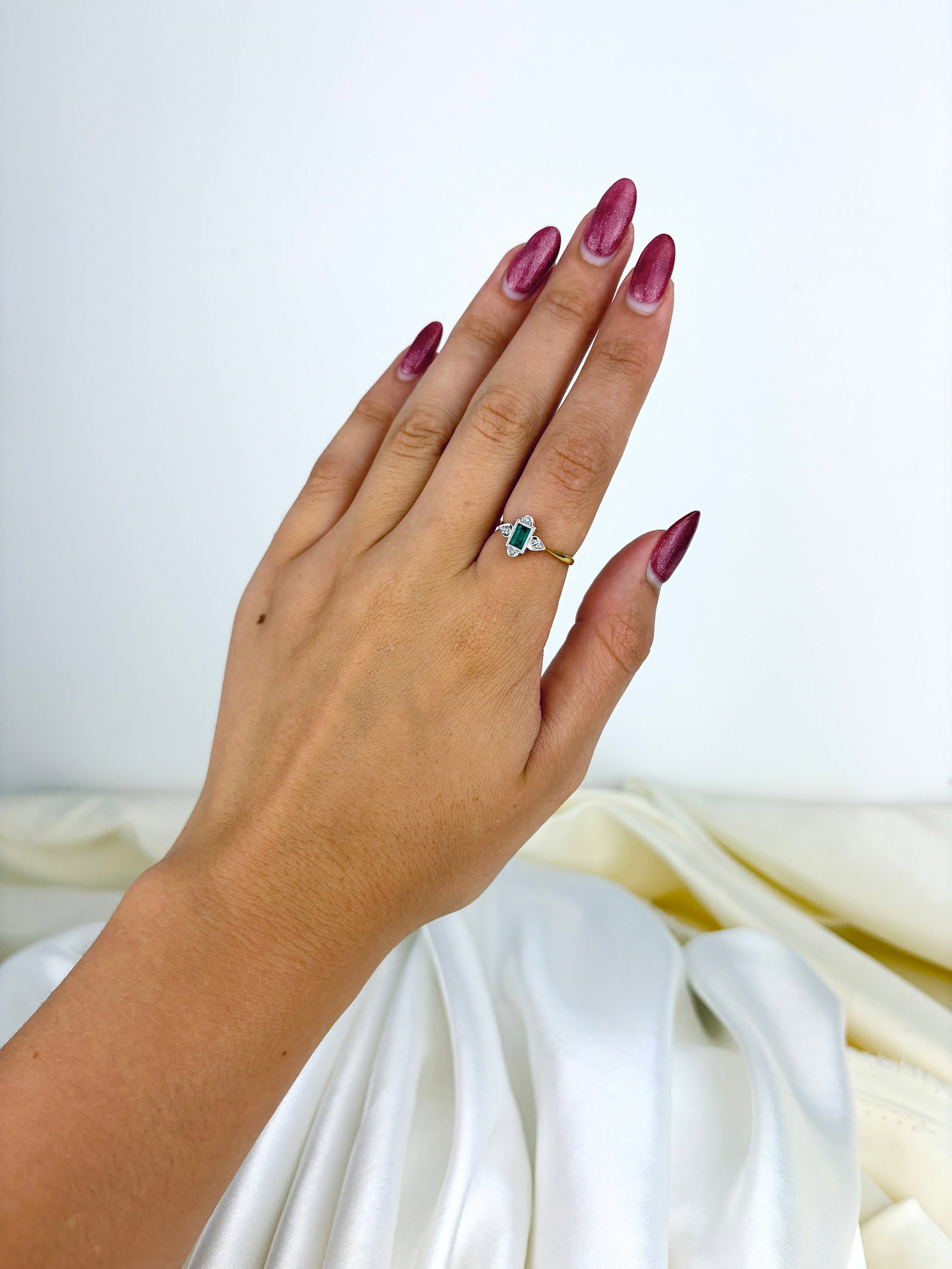 Antique Art Deco Era Emerald And Diamond Ring in 18ct Gold and Platinum - 7