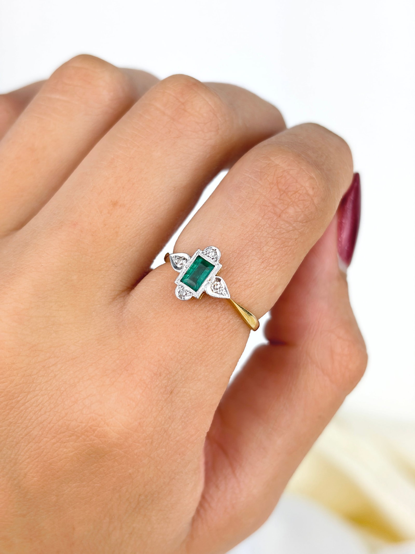 Antique Art Deco Era Emerald And Diamond Ring in 18ct Gold and Platinum - 8