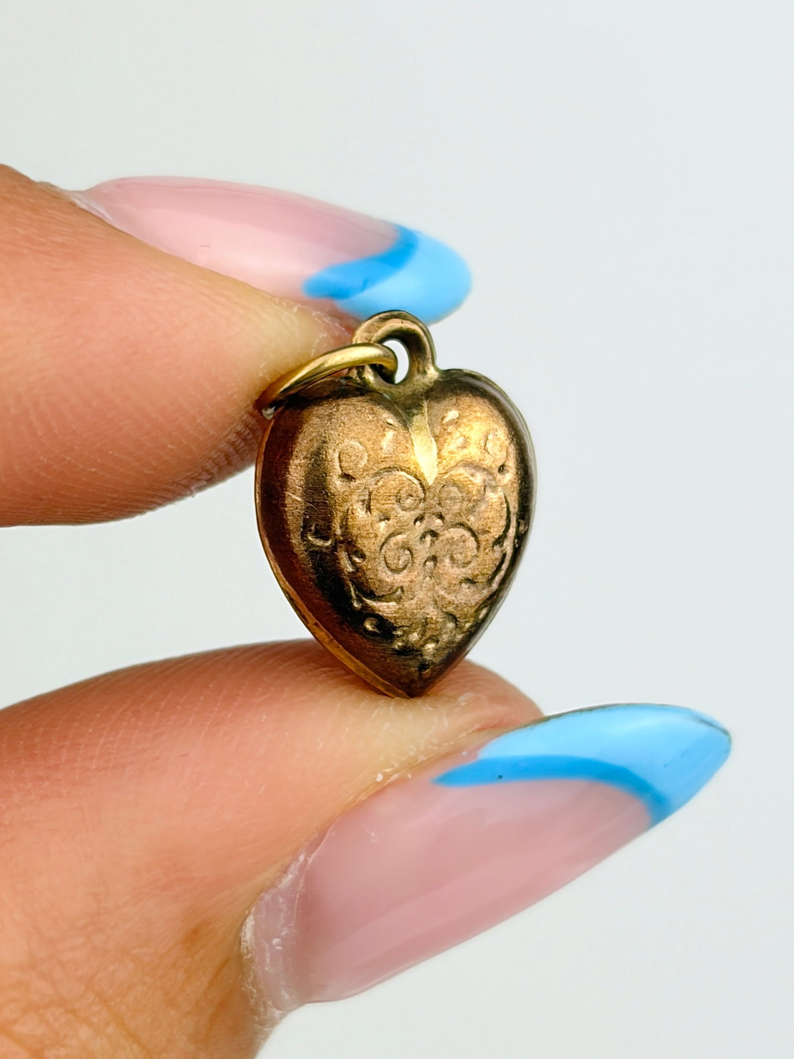 VINTAGE 9CT GOLD ORNATE HEART CHARM: VINTAGE 9CT GOLD ORNATE HEART CHARM