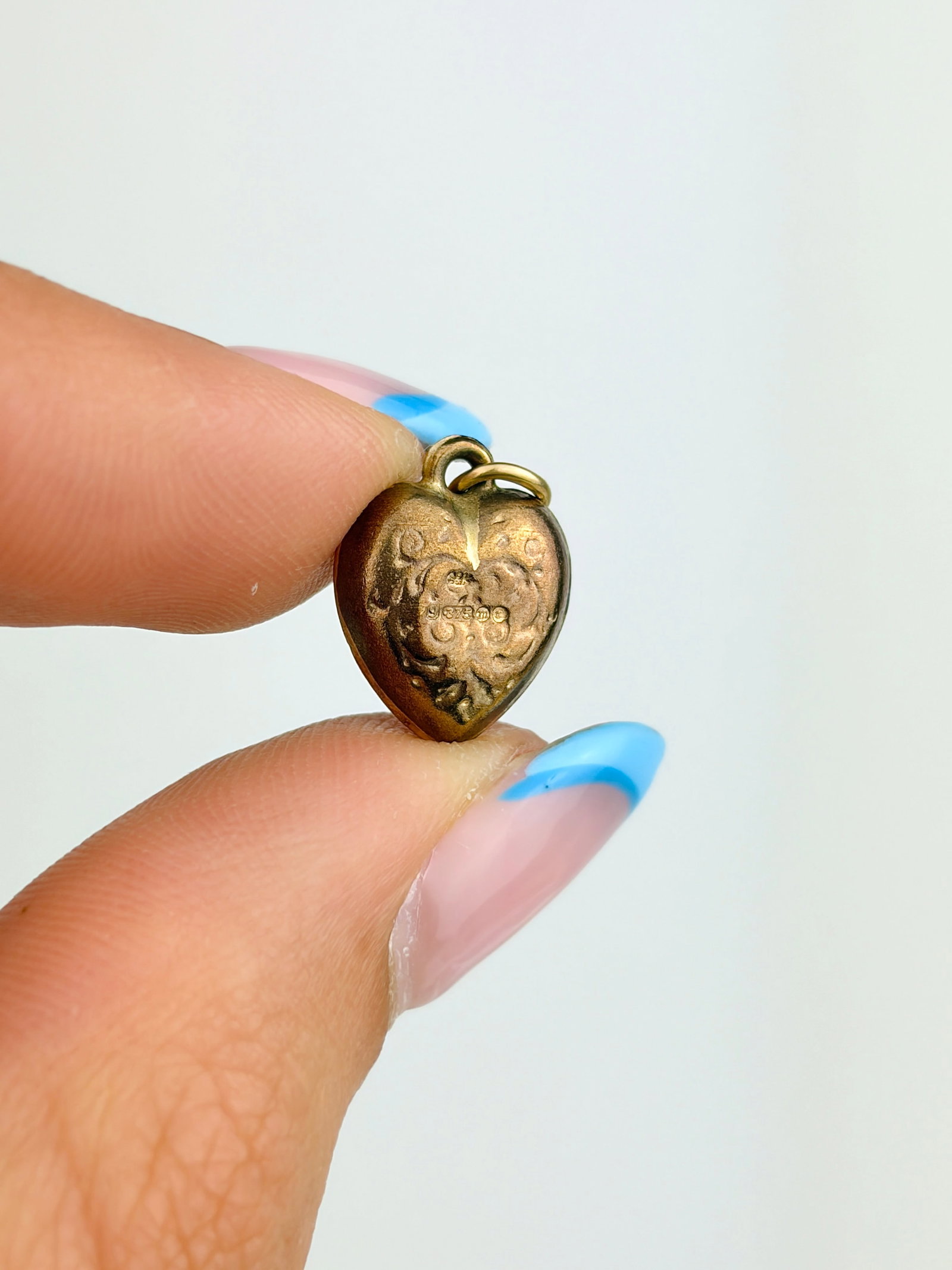 VINTAGE 9CT GOLD ORNATE HEART CHARM - 3