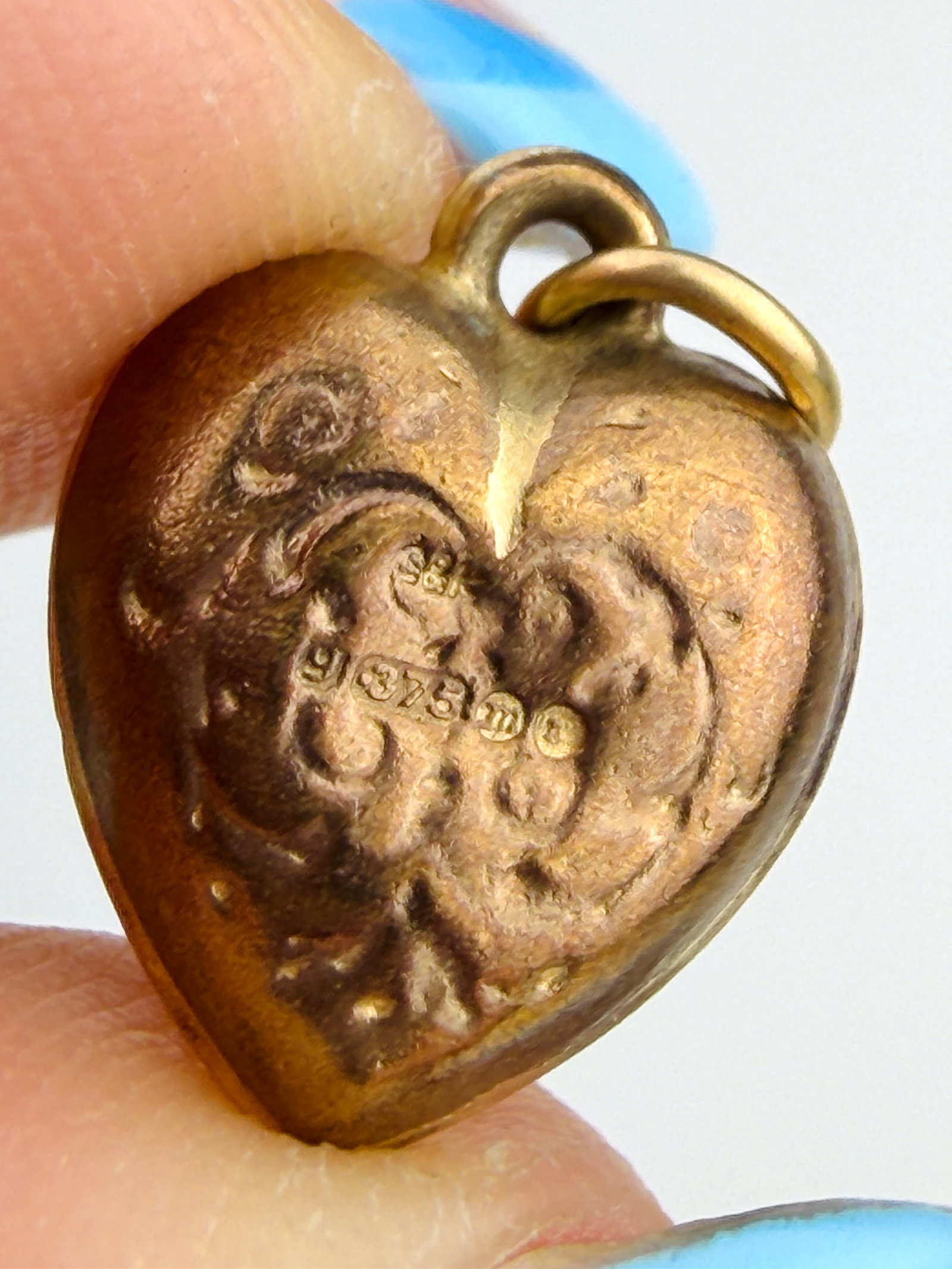 VINTAGE 9CT GOLD ORNATE HEART CHARM - 4