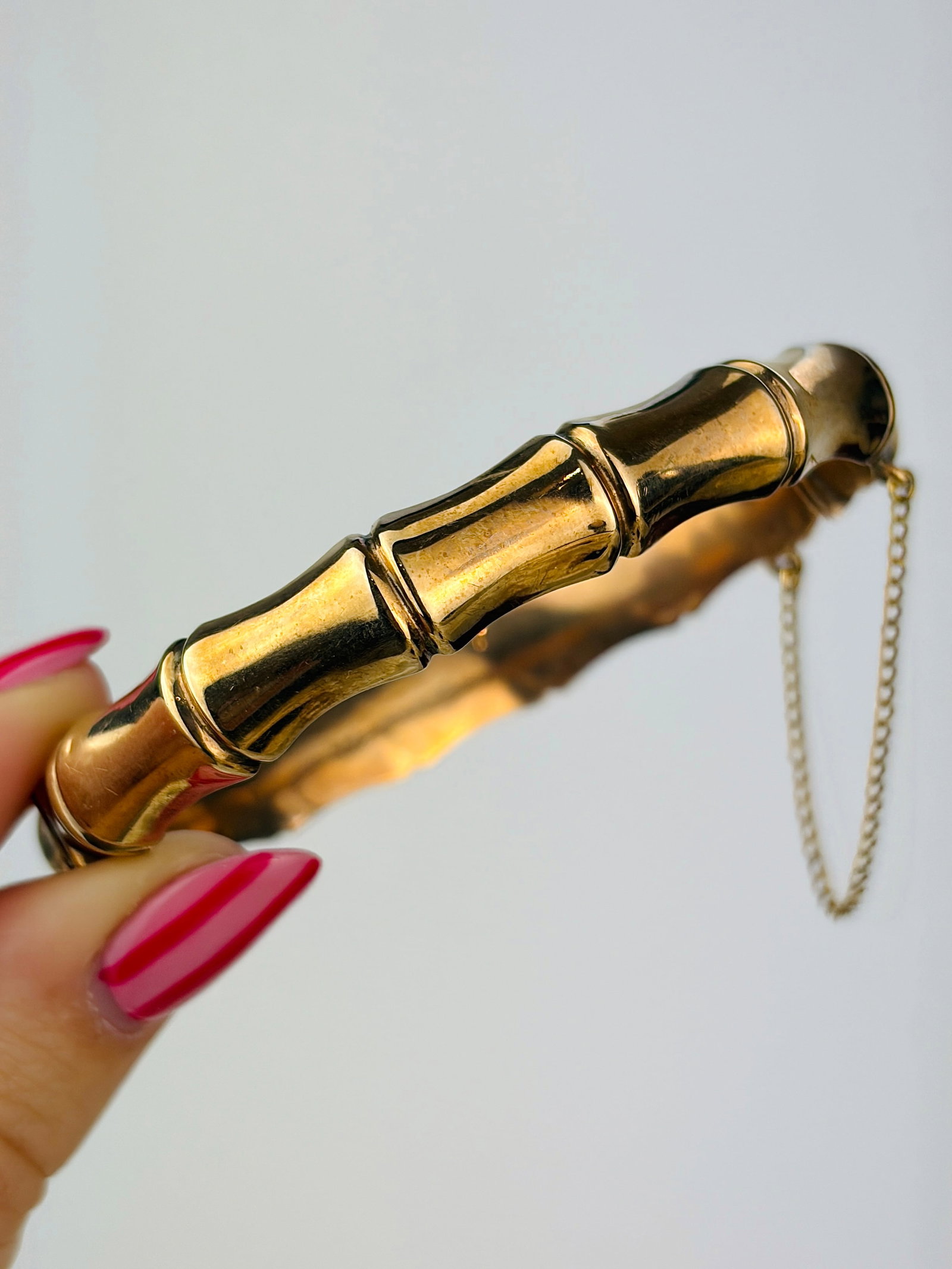 CHUNKY VINTAGE 9CT GOLD BAMBOO BANGLE / BRACELET: CHUNKY VINTAGE 9CT GOLD BAMBOO BANGLE / BRACELET A wonderful, chunky bangle. WITH SAFETY CHAIN 