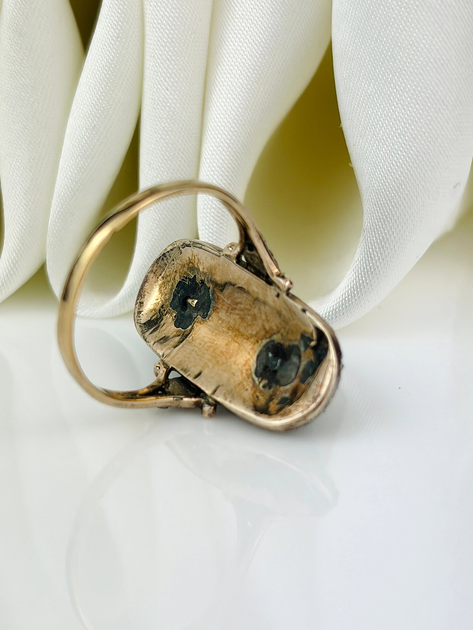 Antique Georgian era rose cut diamond and bristol blue glass 15ct gold panel ring - 3