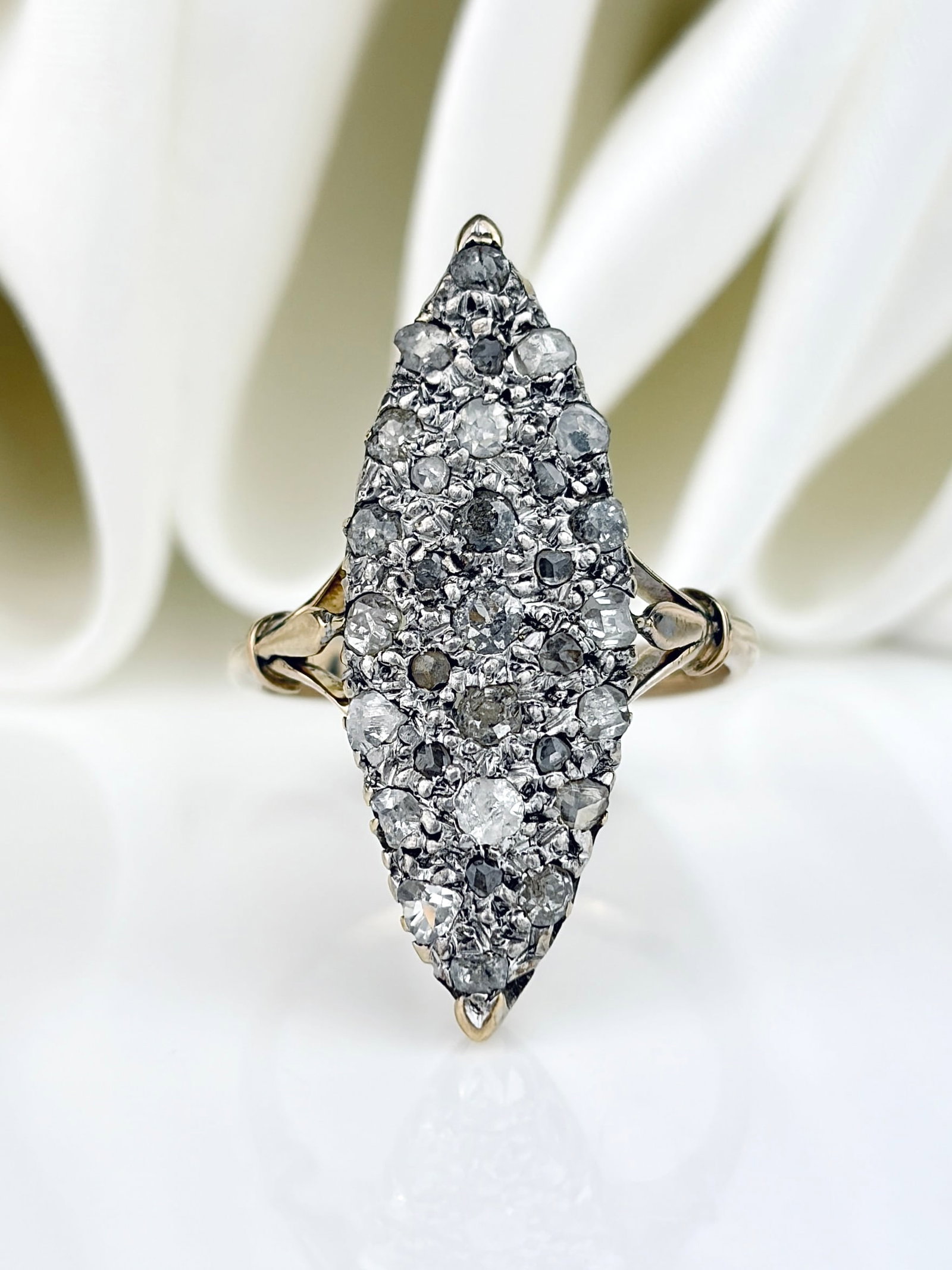 Outstanding Diamond Navette Ring in 18ct Yellow Gold: Outstanding Diamond Navette ring in 18ct yellow gold