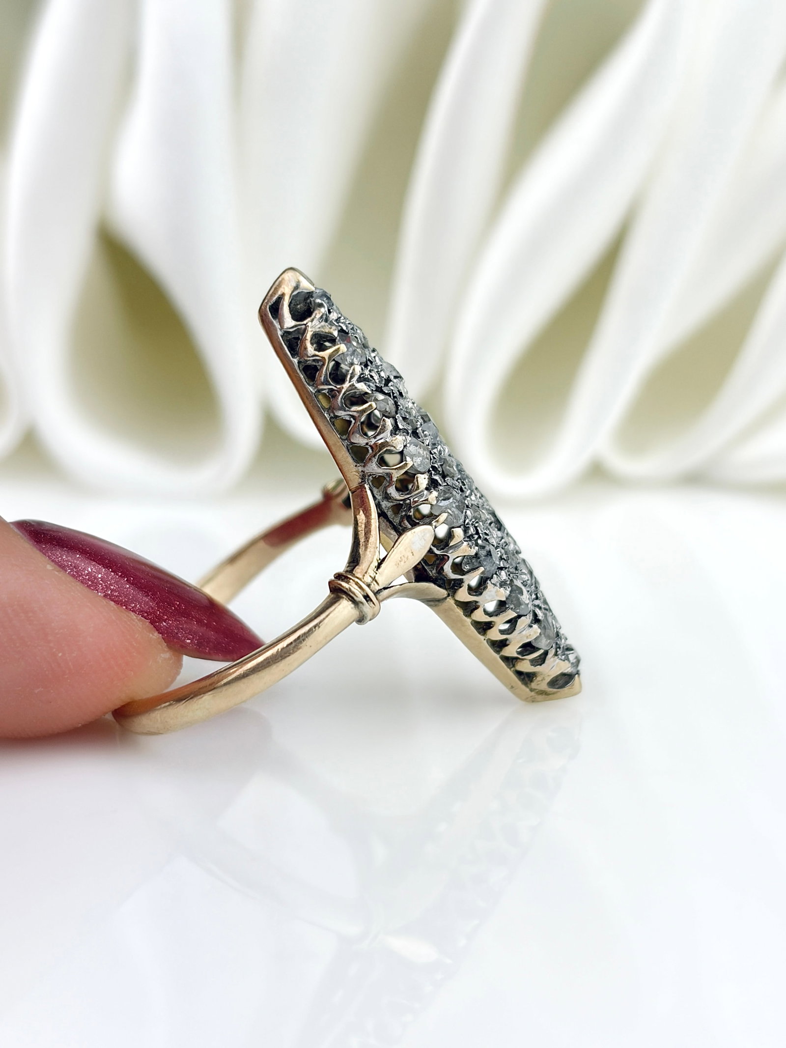 Outstanding Diamond Navette Ring in 18ct Yellow Gold - 2