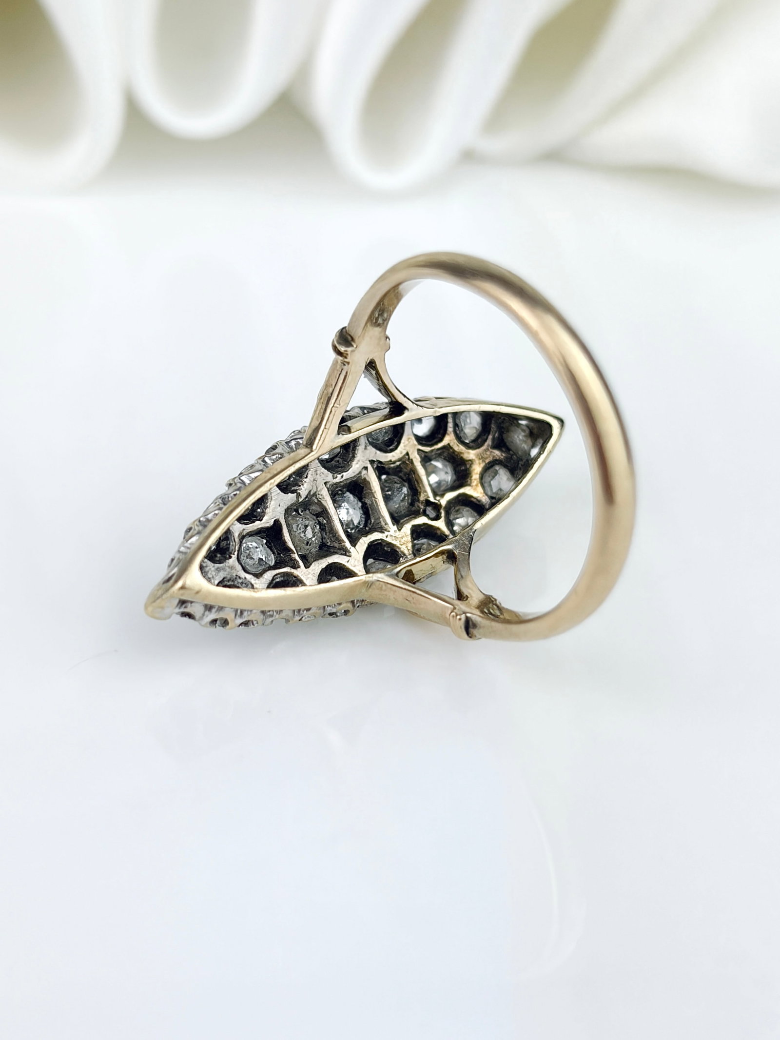 Outstanding Diamond Navette Ring in 18ct Yellow Gold - 3