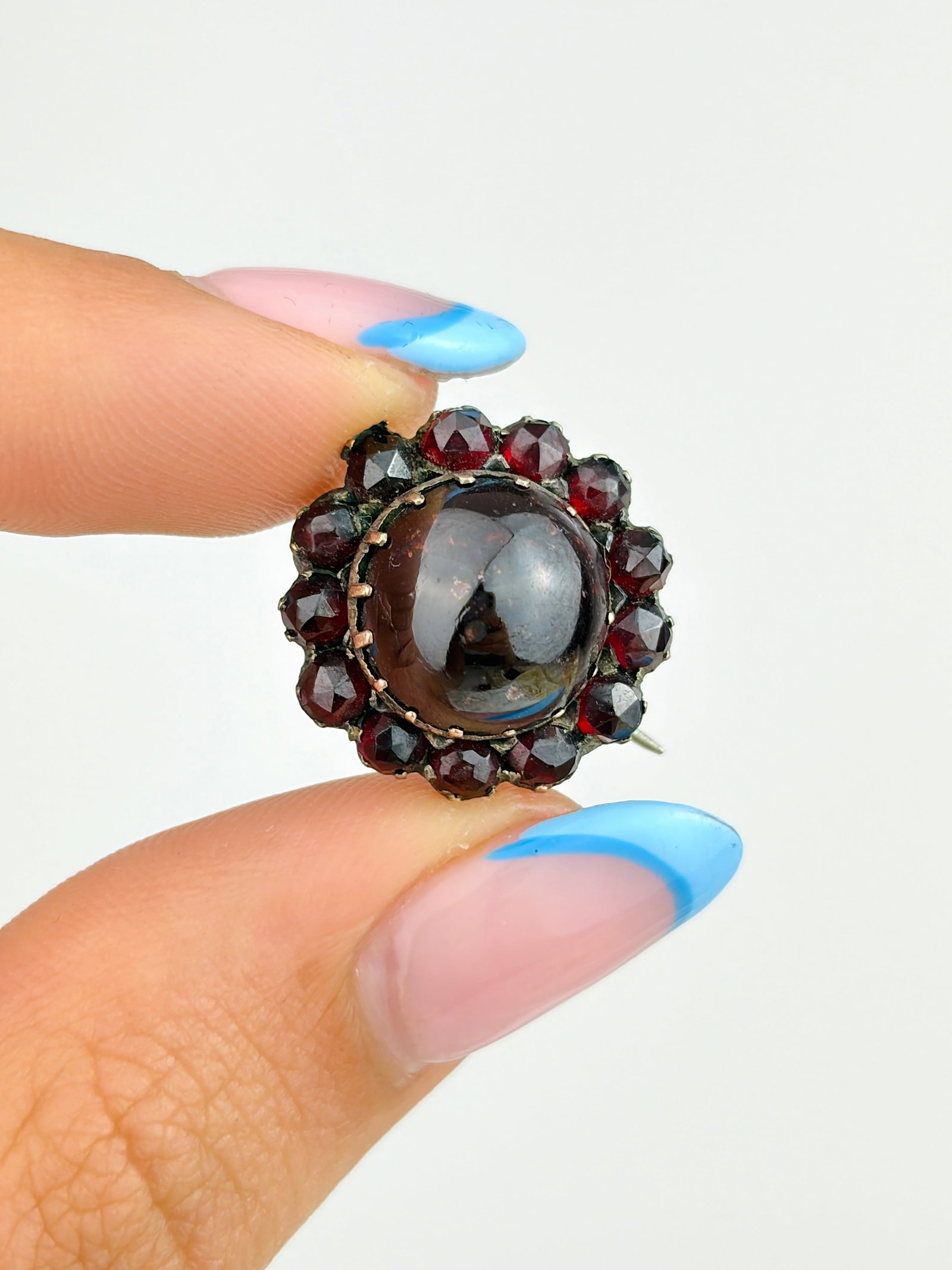ANTIQUE CABOCHON GARNET CLUSTER BROOCH: ANTIQUE CABOCHON GARNET CLUSTER BROOCH Such juicy stones!
