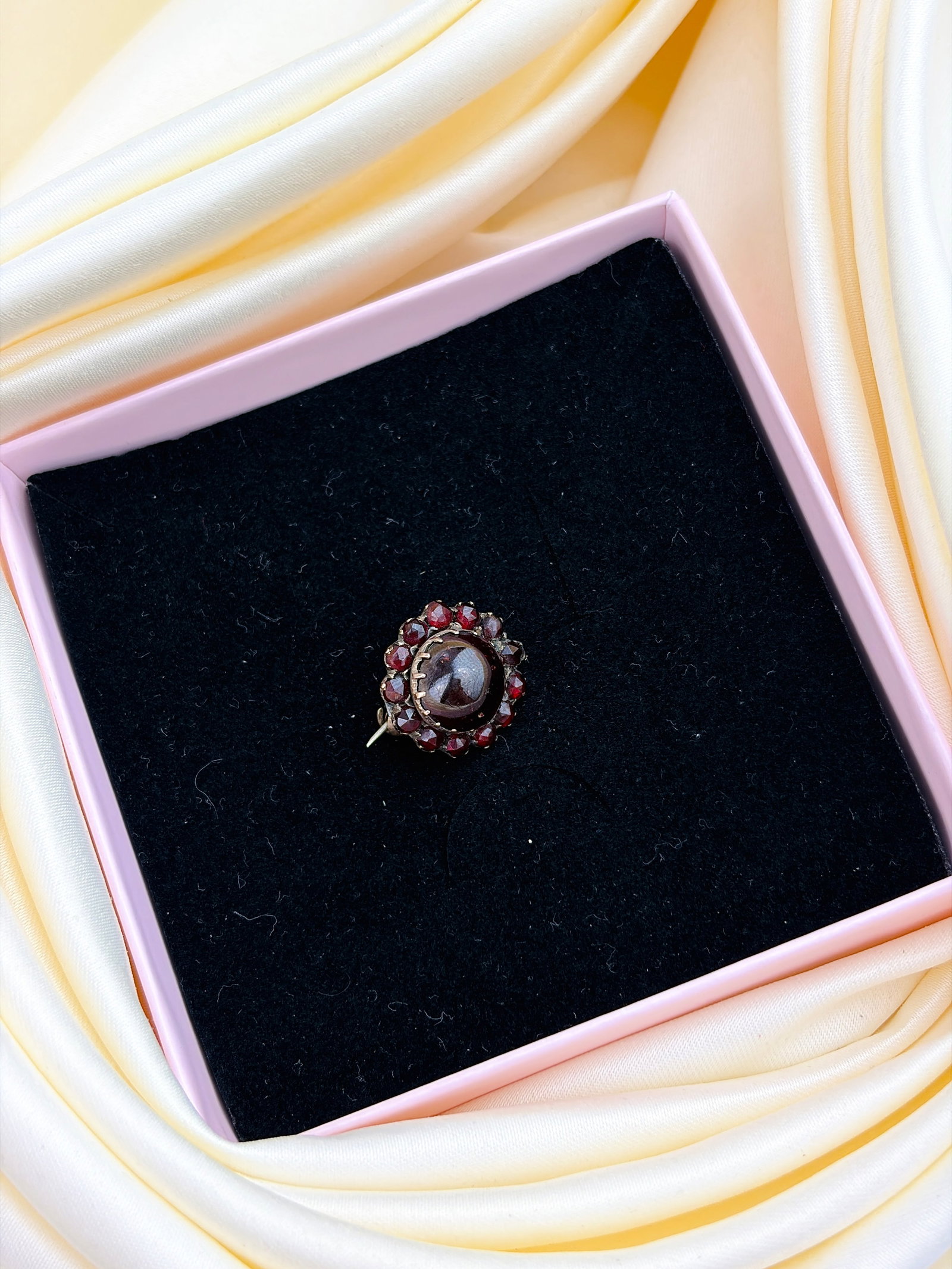 ANTIQUE CABOCHON GARNET CLUSTER BROOCH - 5