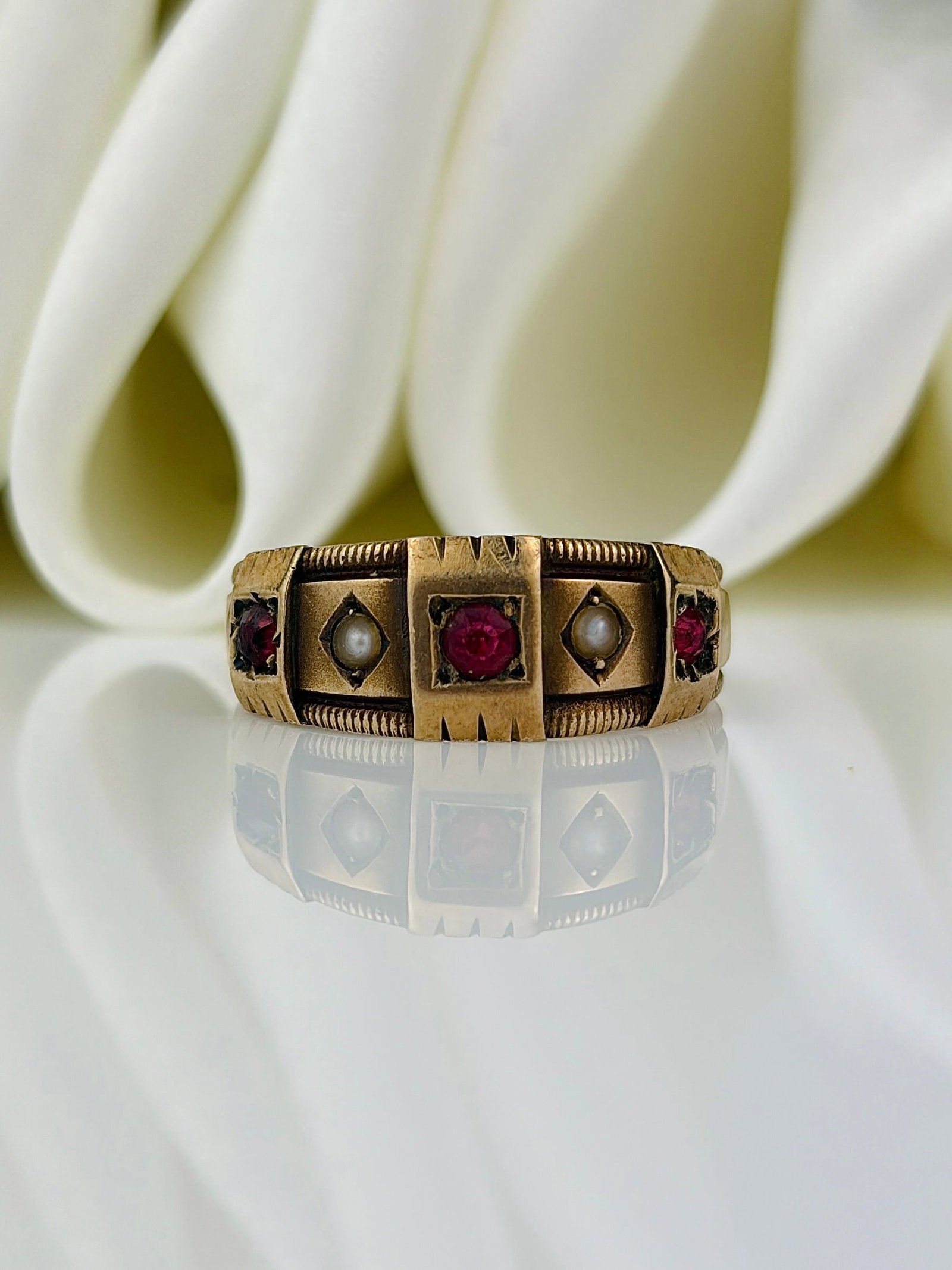 Antique 9ct gold red paste and pearl ring: antique 9ct gold red paste and pearl ring