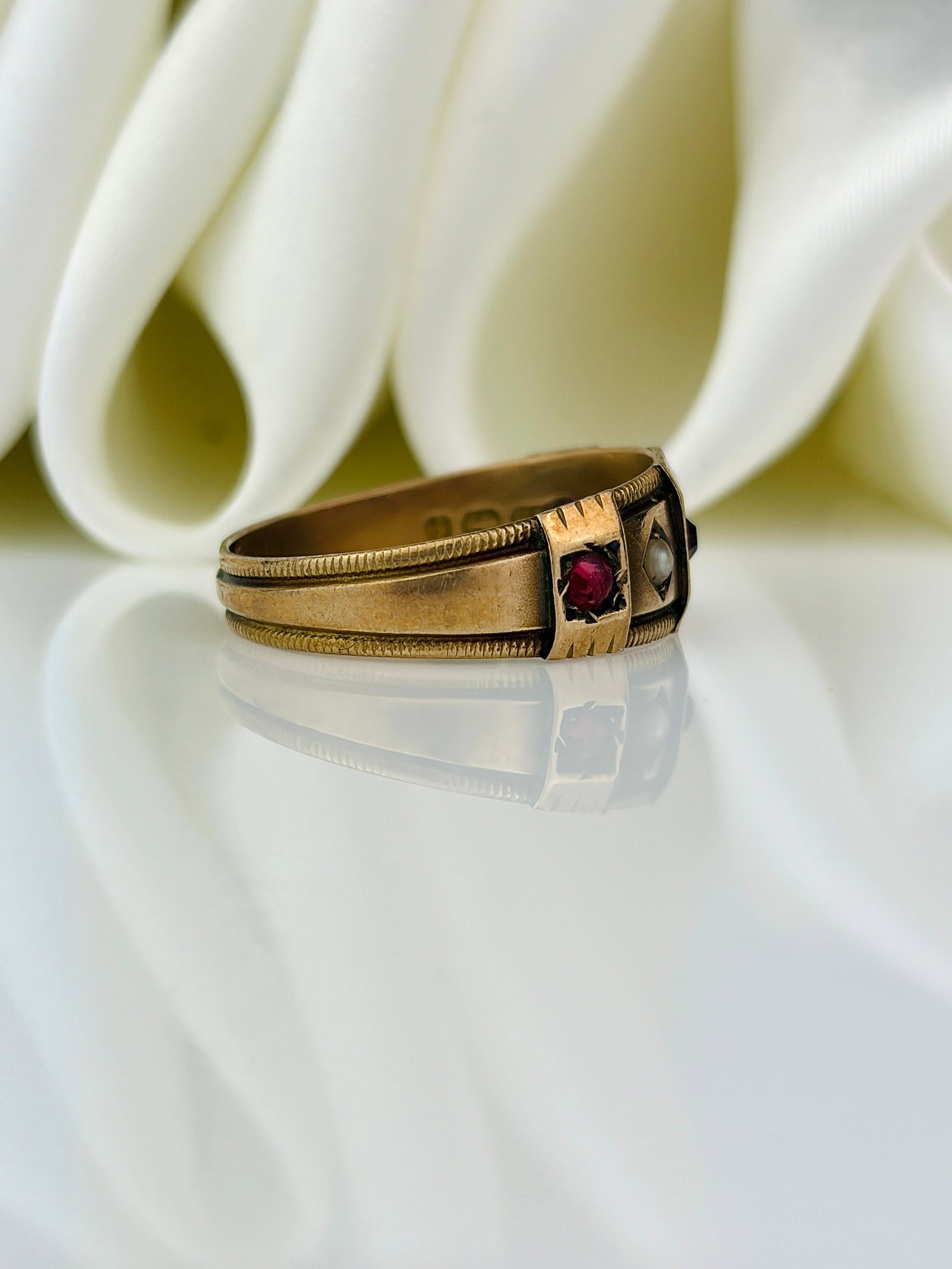 Antique 9ct gold red paste and pearl ring - 2