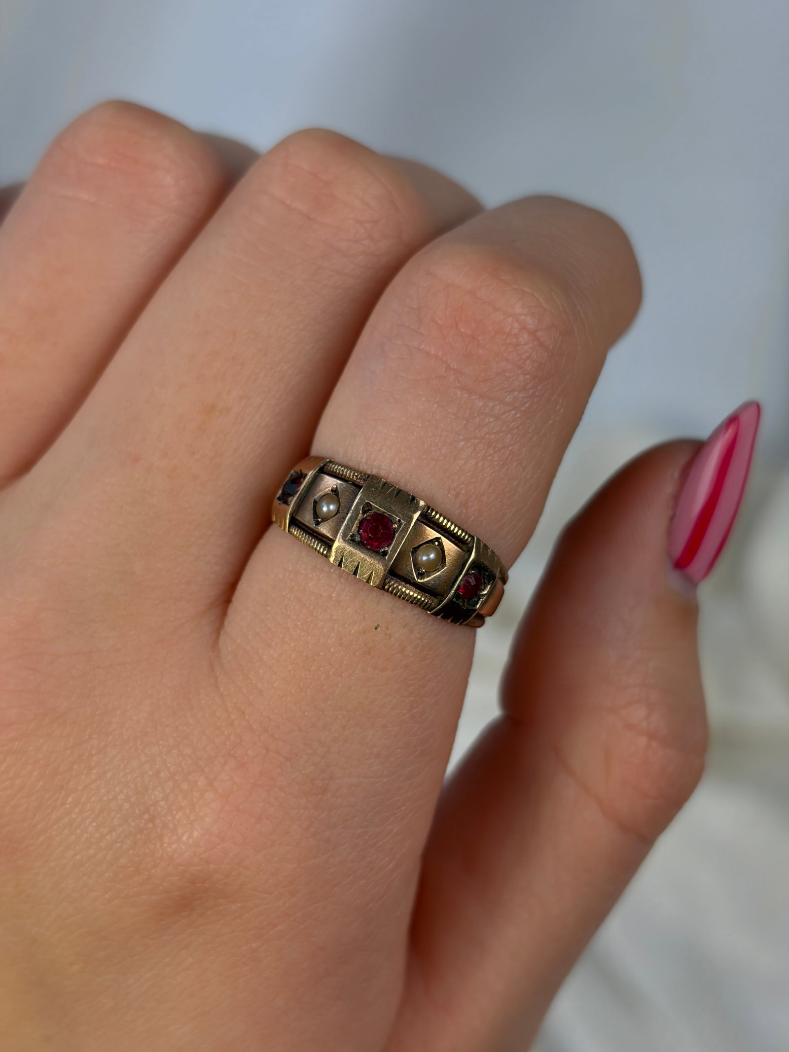 Antique 9ct gold red paste and pearl ring - 9