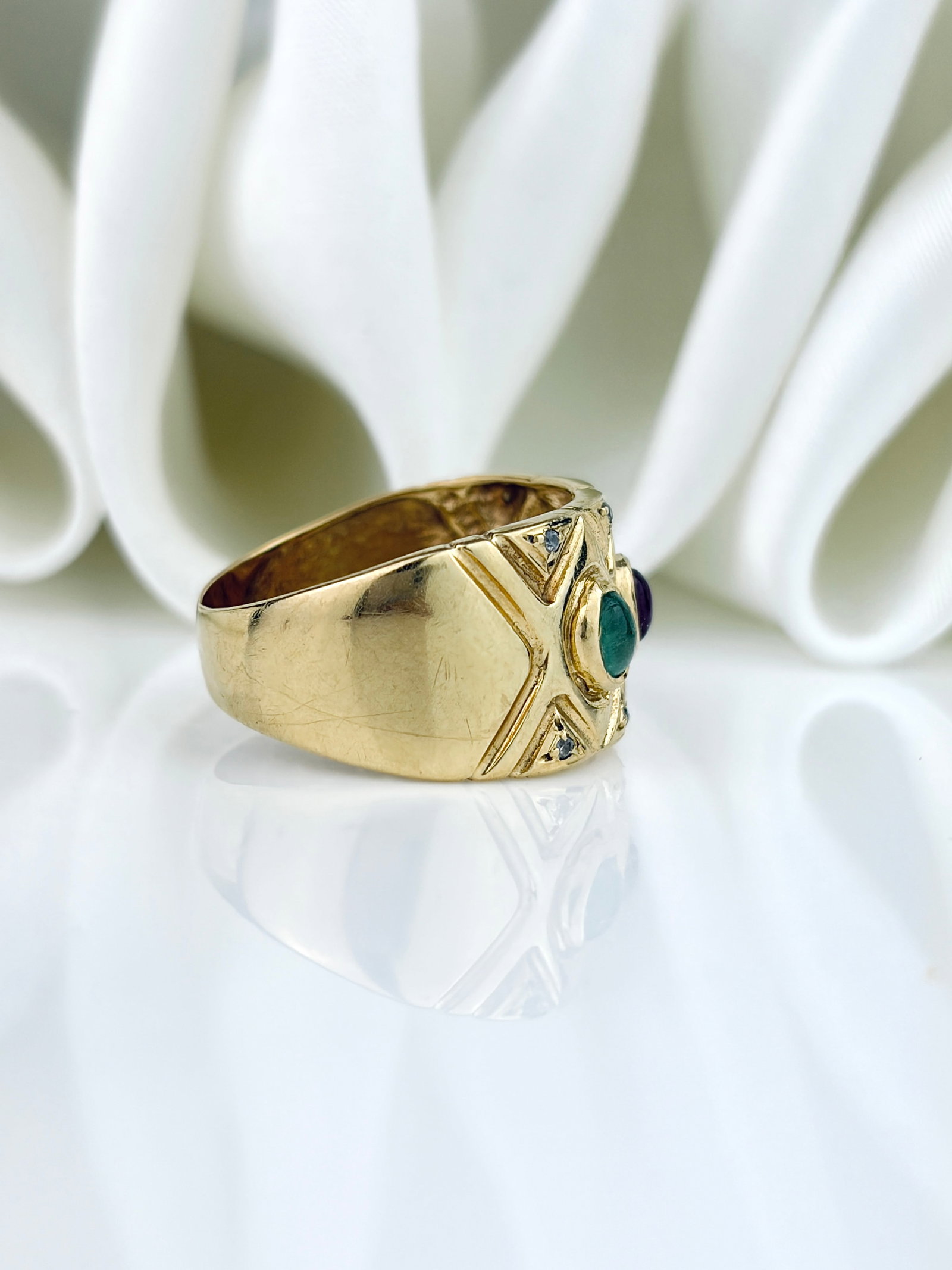 Sweet 18ct Yellow Gold Cabochon Ruby / Emerald and Sapphire Wide Band Ring with Diamond Points - 2