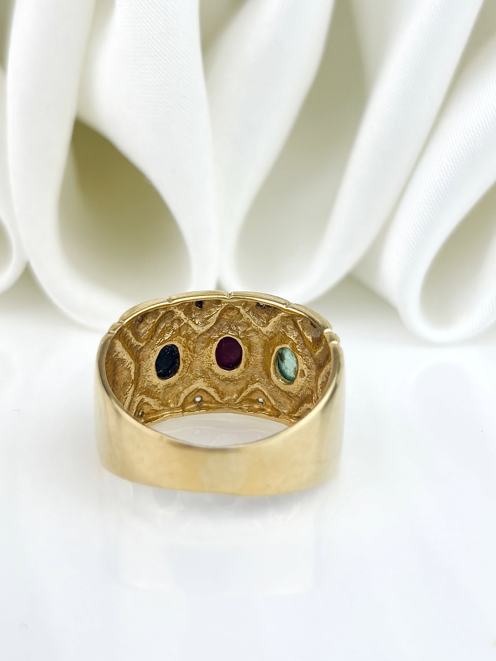 Sweet 18ct Yellow Gold Cabochon Ruby / Emerald and Sapphire Wide Band Ring with Diamond Points - 3
