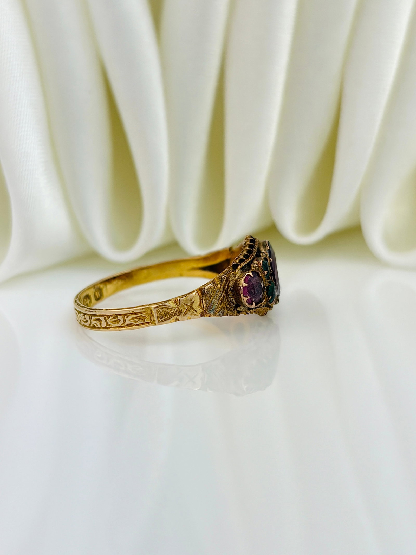 ANTIQUE 15CT YELLOW GOLD MULTIGEM RING - 2