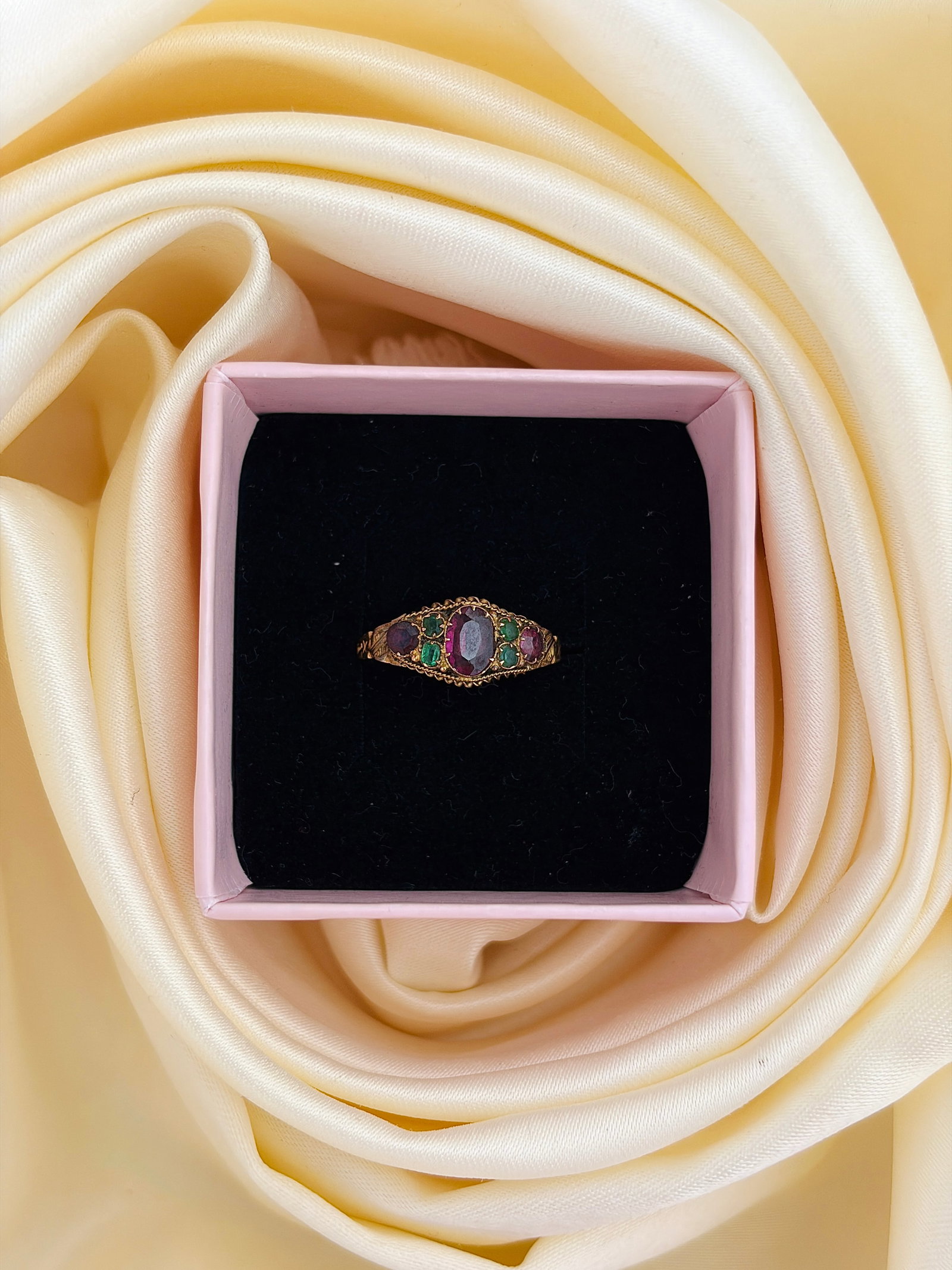 ANTIQUE 15CT YELLOW GOLD MULTIGEM RING - 7