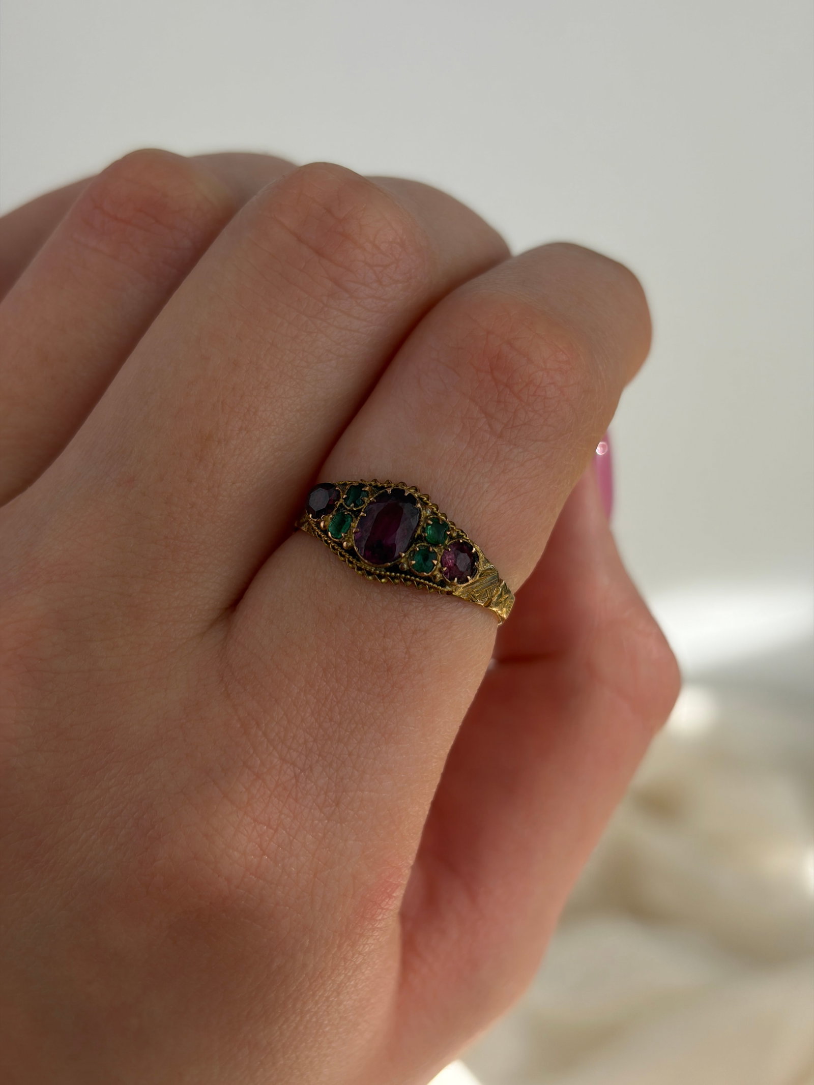 ANTIQUE 15CT YELLOW GOLD MULTIGEM RING - 9