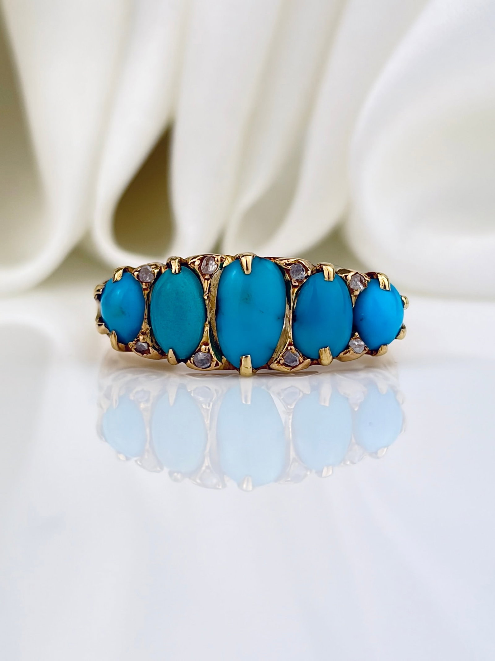 ANTIQUE C.1903 18CT YELLOW GOLD TURQUOISE 5 STONE RING: ANTIQUE C.1903 18CT YELLOW GOLD TURQUOISE 5 STONE RING Beautiful bright turquoise stones!