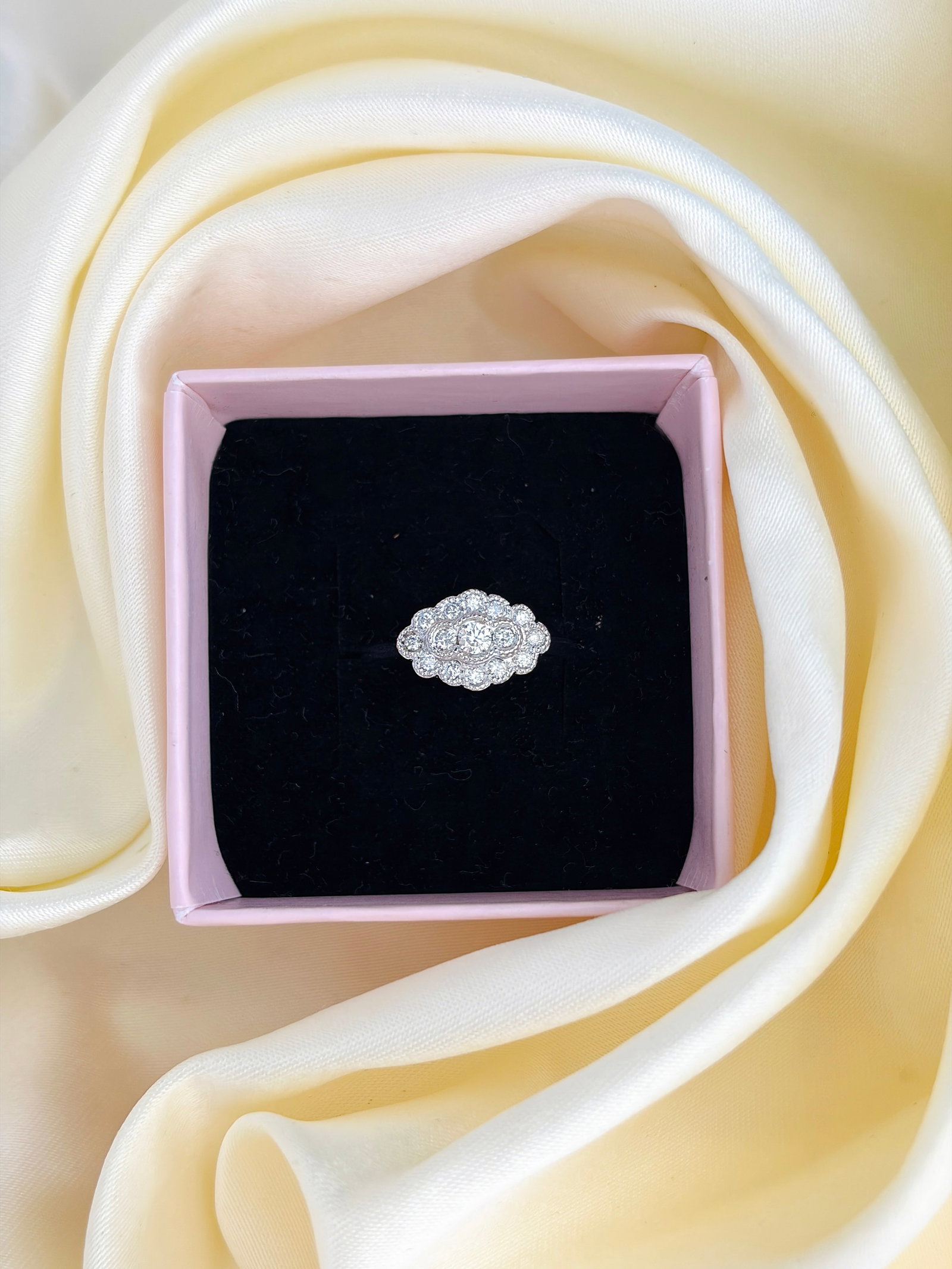 VINTAGE 18CT WHITE GOLD DIAMOND CLUSTER RING - 11