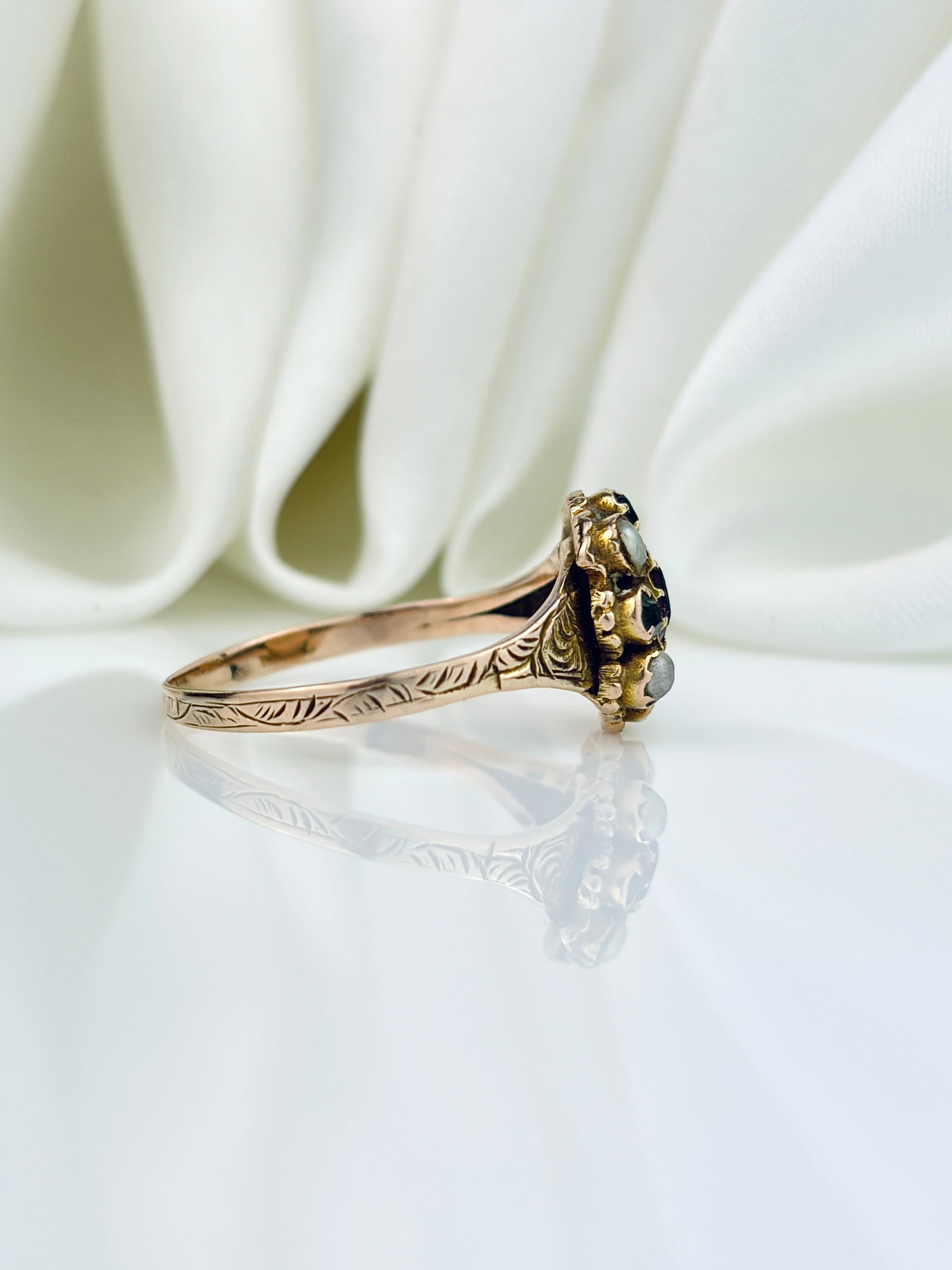 ANTIQUE VICTORIAN 12CT YELLOW GOLD GEMSET CLUSTER RING - 2